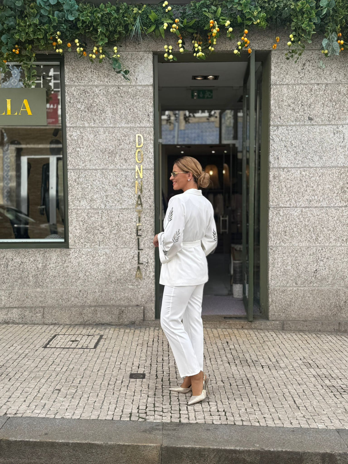 CONJUNTO BRANCO DETALHADO