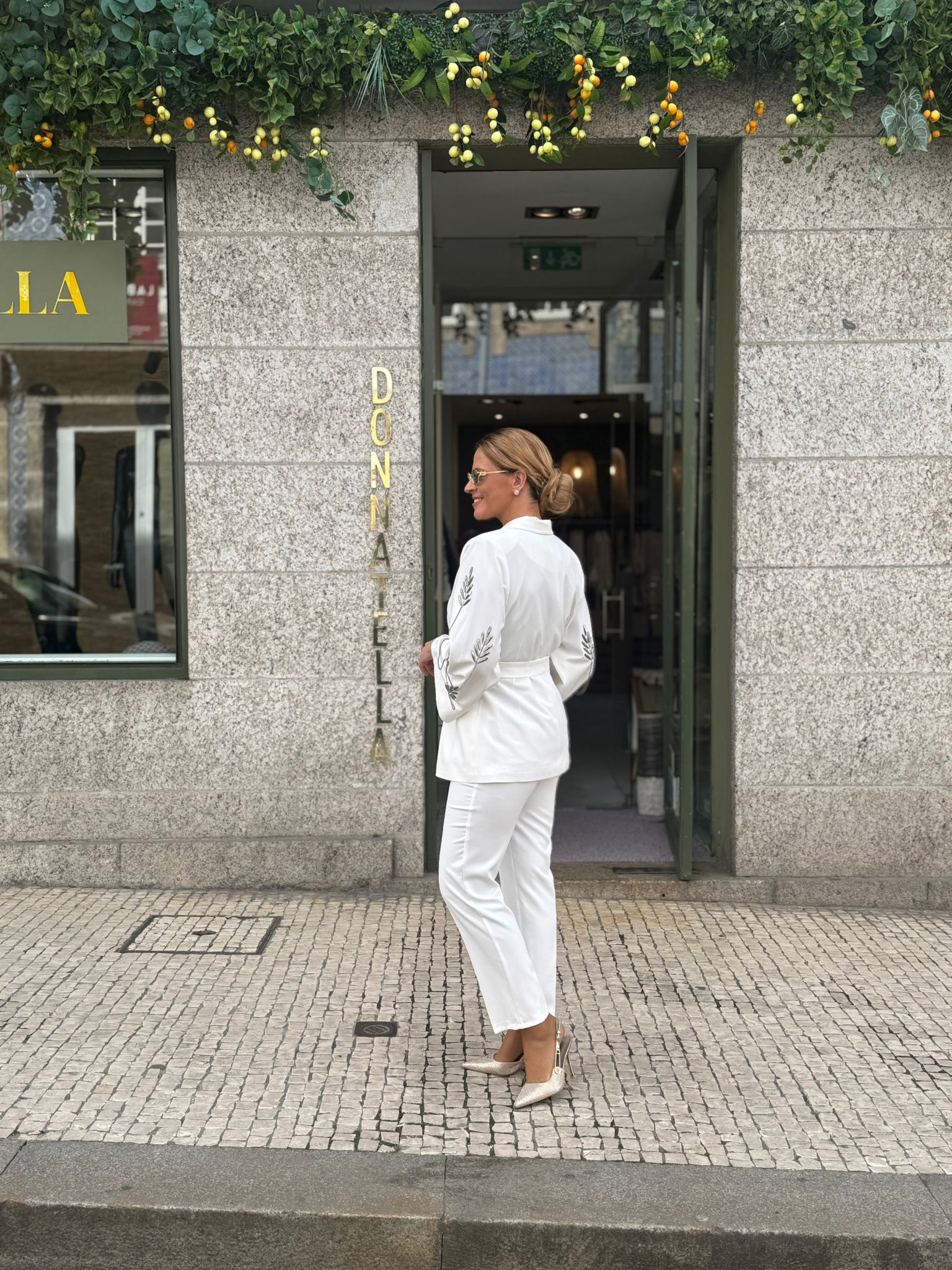 CONJUNTO BRANCO DETALHADO