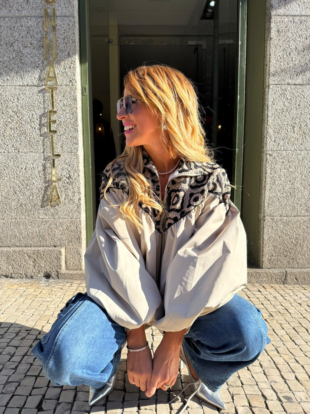 Casaco Oversized com Bordado Contrastante