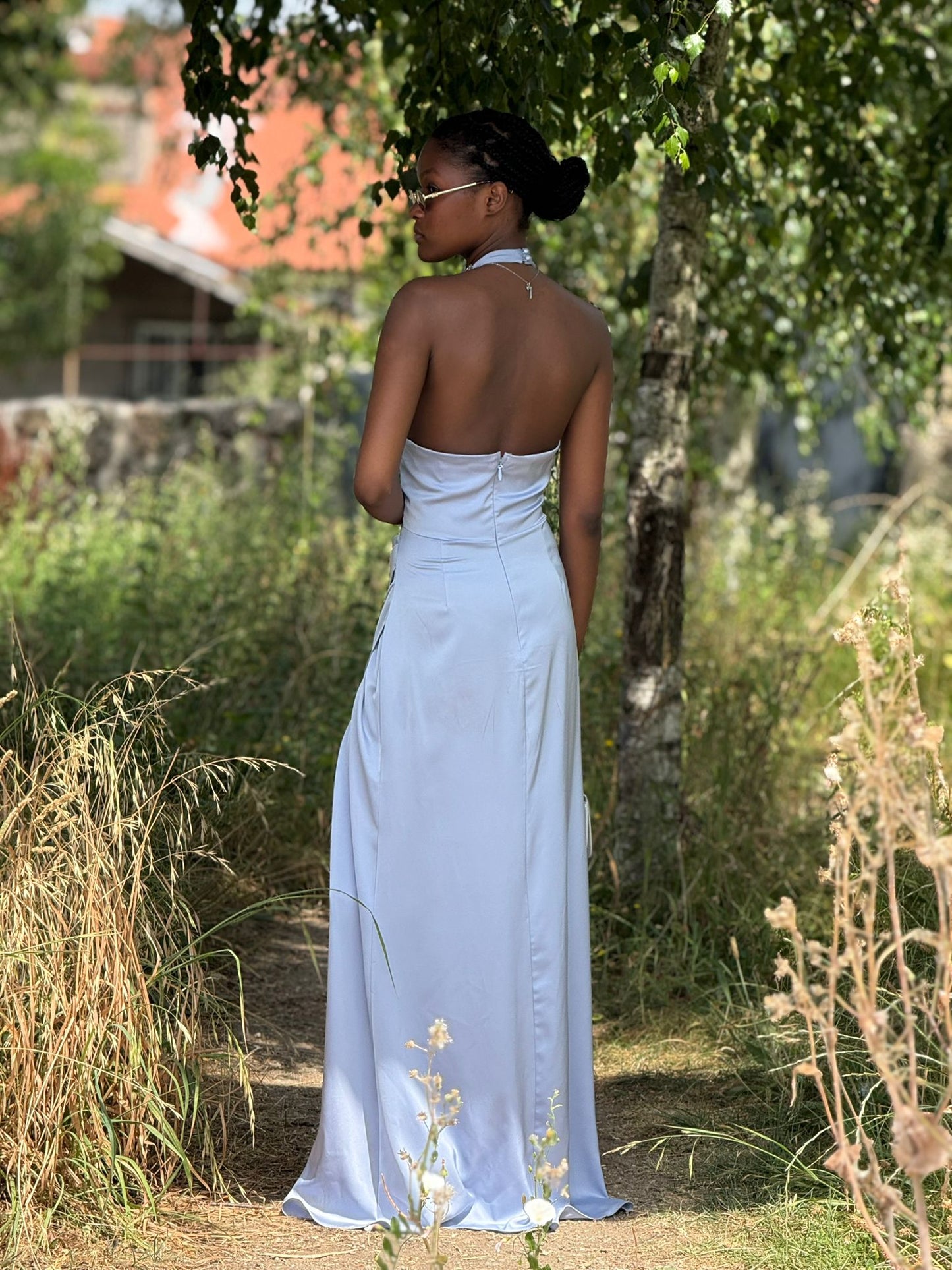 Vestido com gargantilha