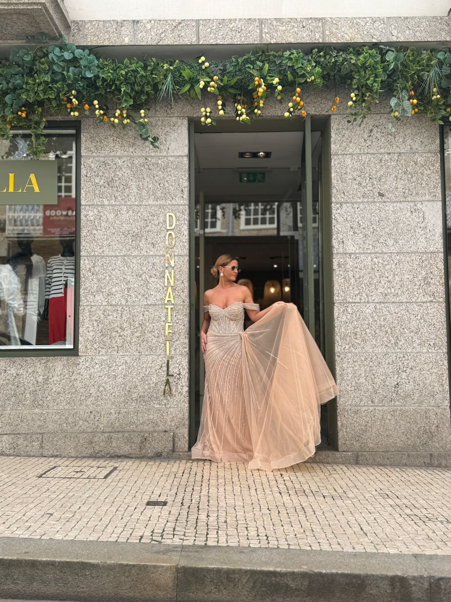 VESTIDO DOURADO ELEGANTE