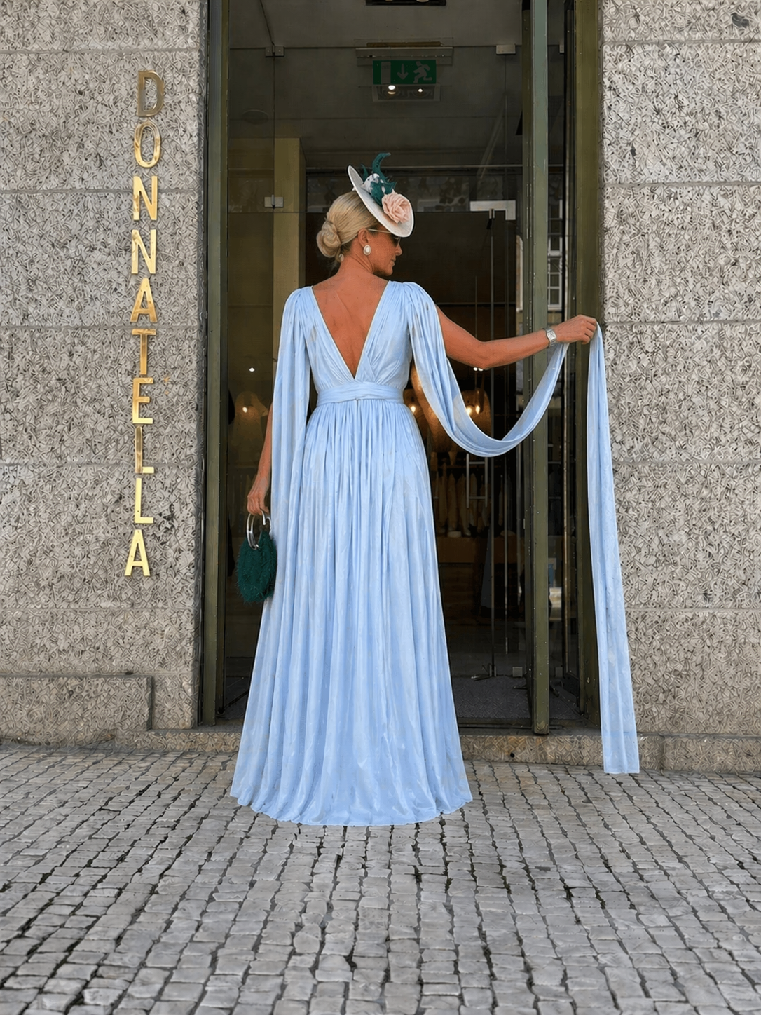 VESTIDO AZUL BEBÉ COM CAPA