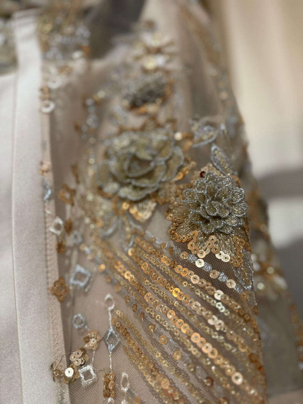 VESTIDO TAILLEUR DOURADO