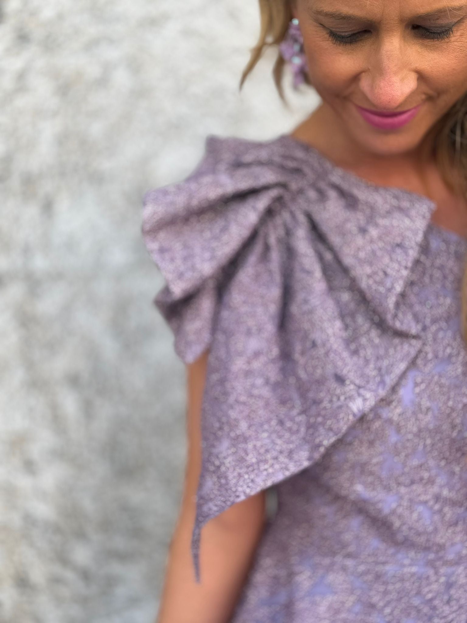 VESTIDO LAVANDA COM BRILHO