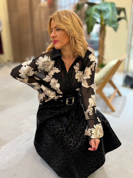 CAMISA EM RENDA BORDADA