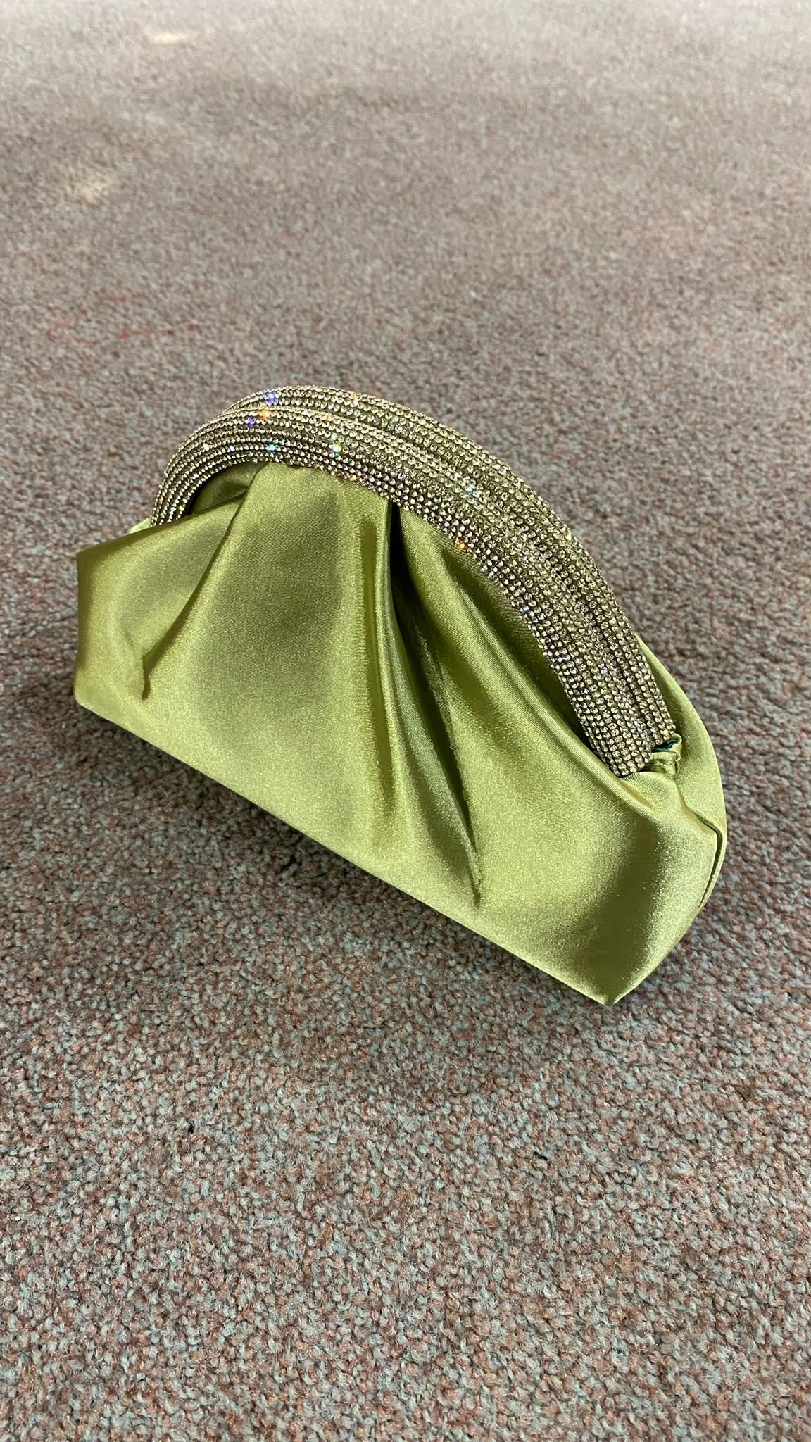 POCHETE VERDE ACETINADA COM BRILHOS