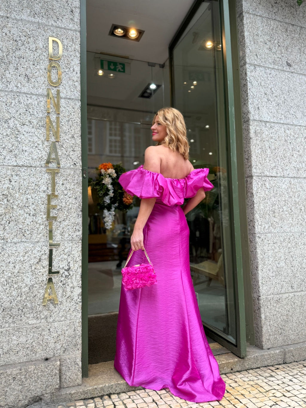 VESTIDO ROSA COM FOLHO