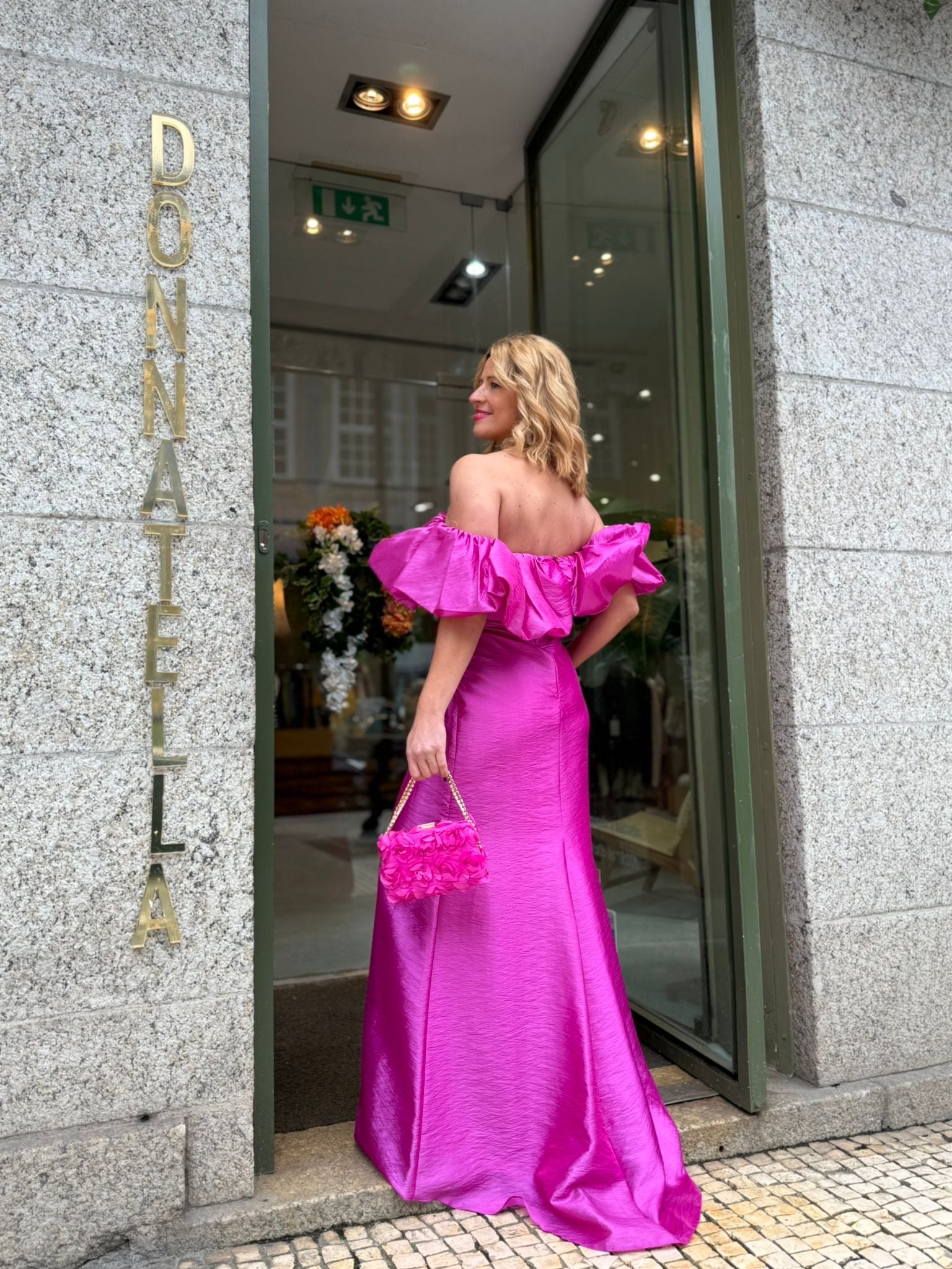 VESTIDO ROSA COM FOLHO