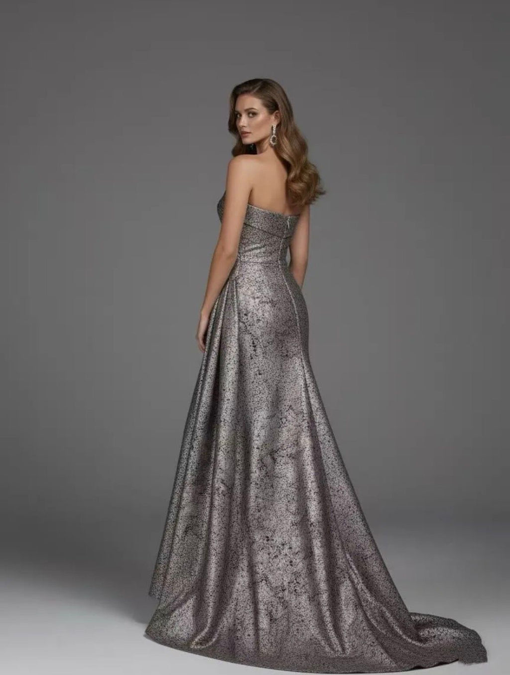 VESTIDO BROCADO EM MODELO SEREIA