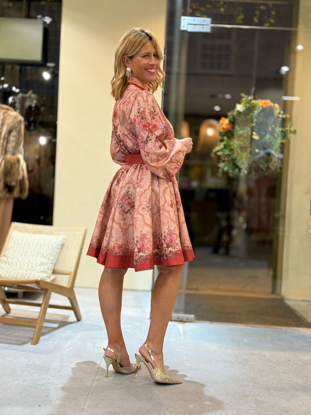 VESTIDO CURTO ESTAMPADO COM BOTÕES