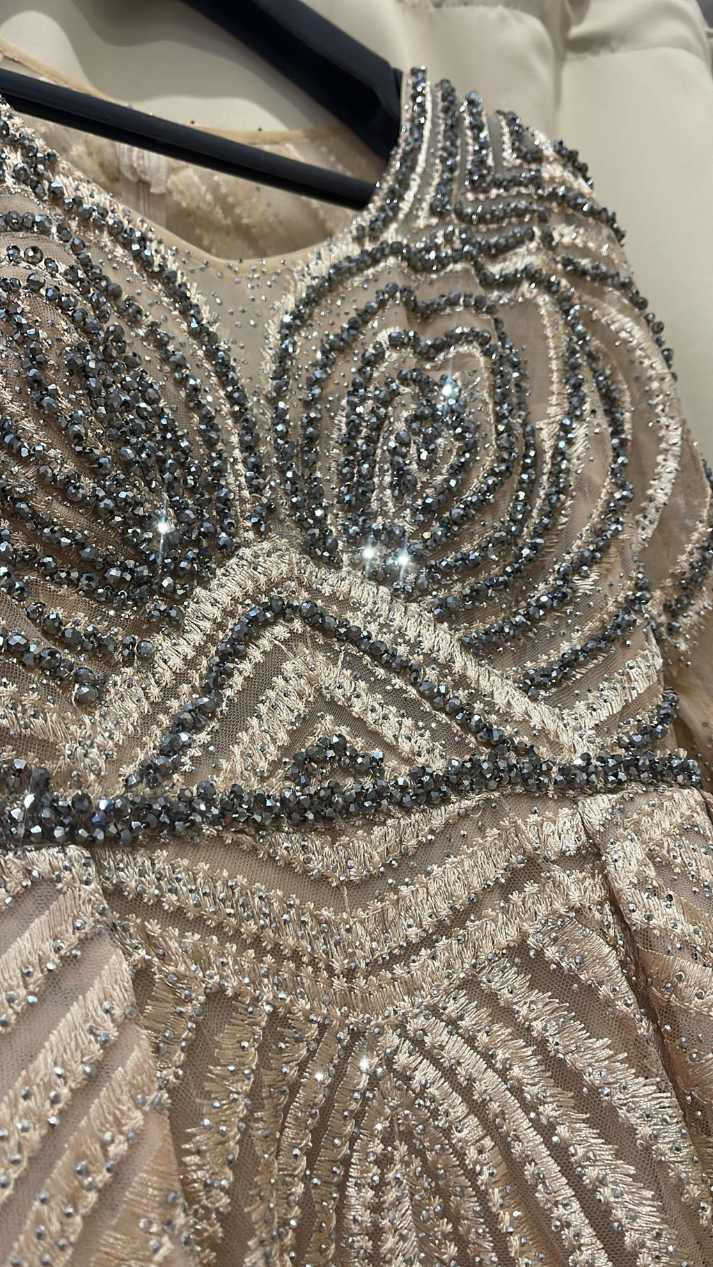 VESTIDO PRINCESA EM PEDRARIA