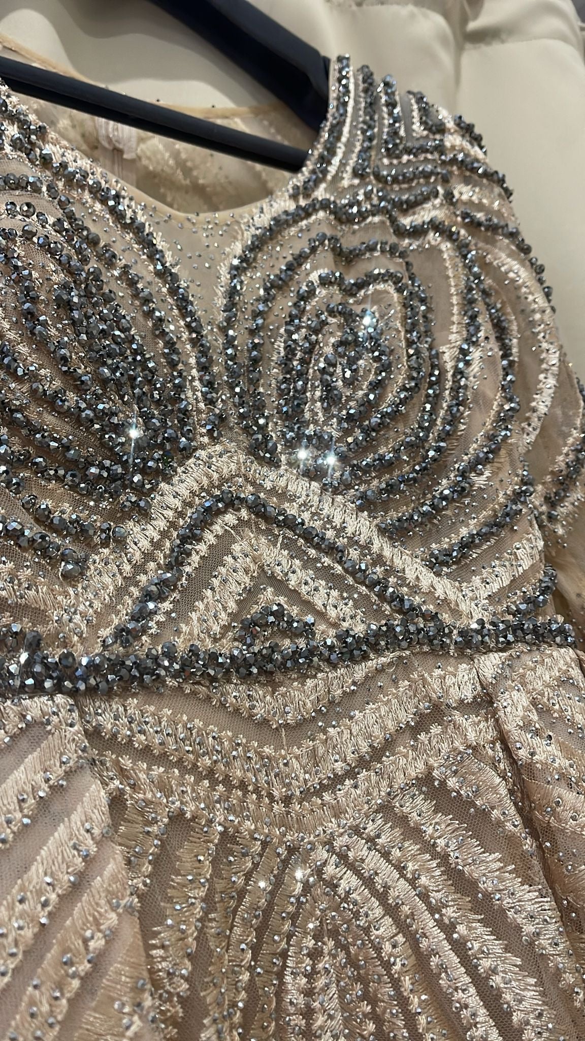 VESTIDO PRINCESA EM PEDRARIA
