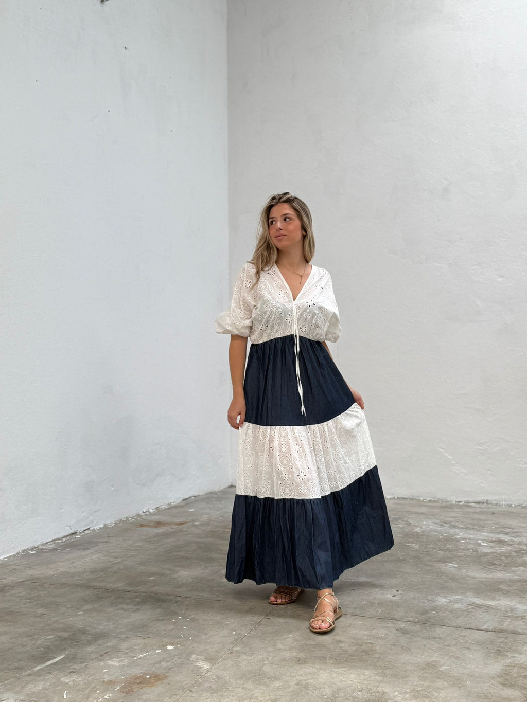Vestido em ganga e bordado ingles