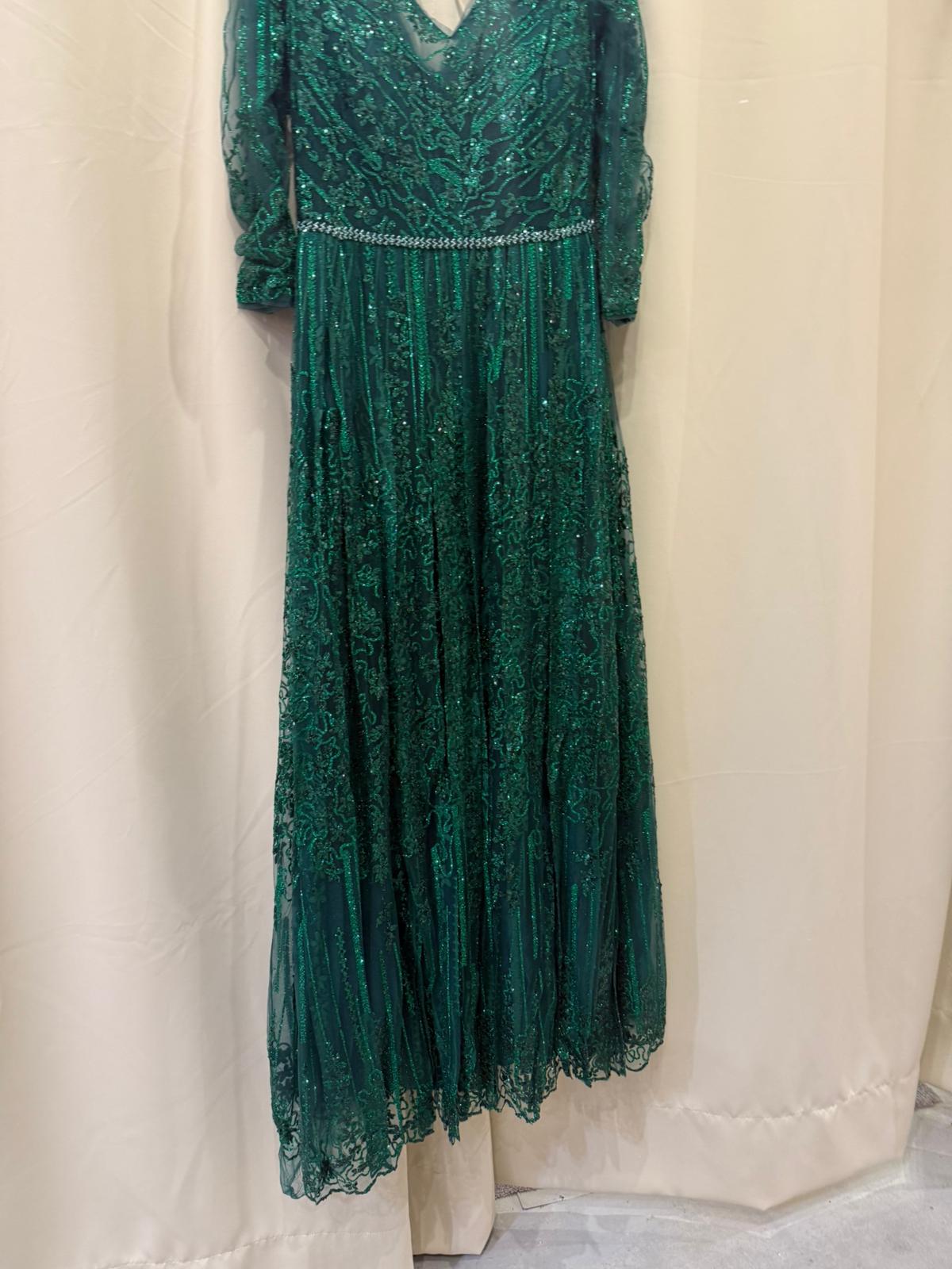 VESTIDO VERDE PEDRARIA
