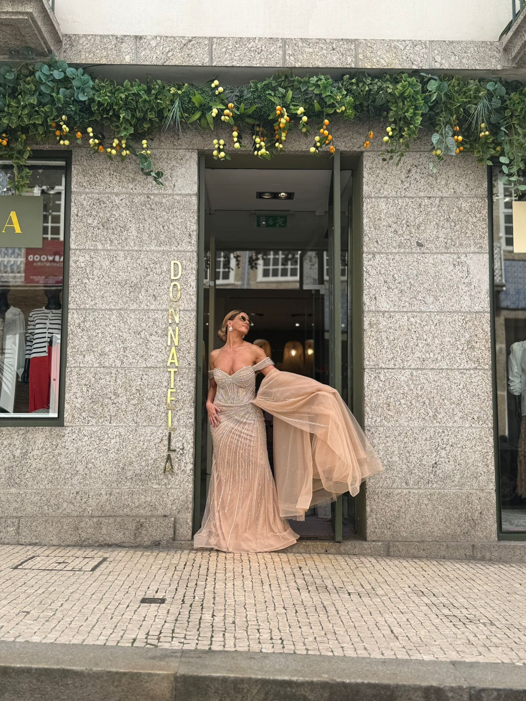 VESTIDO DOURADO ELEGANTE