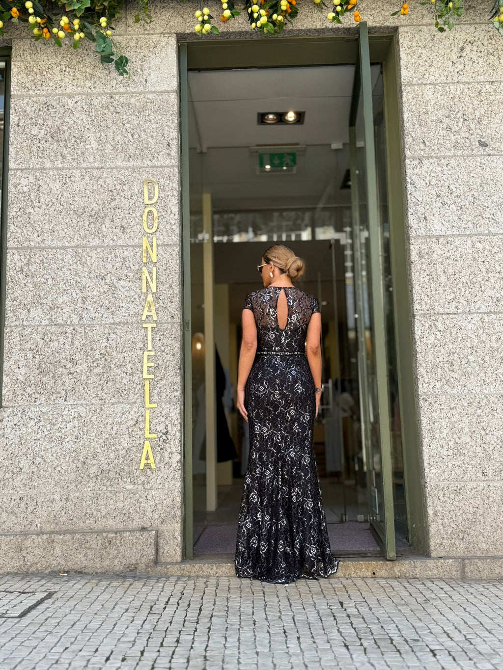 VESTIDO PRETO EM RENDA