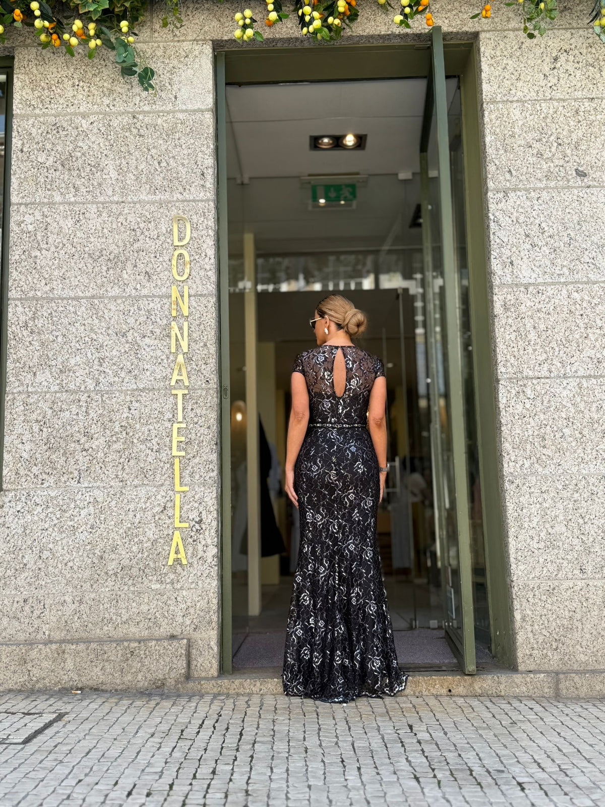 VESTIDO PRETO EM RENDA