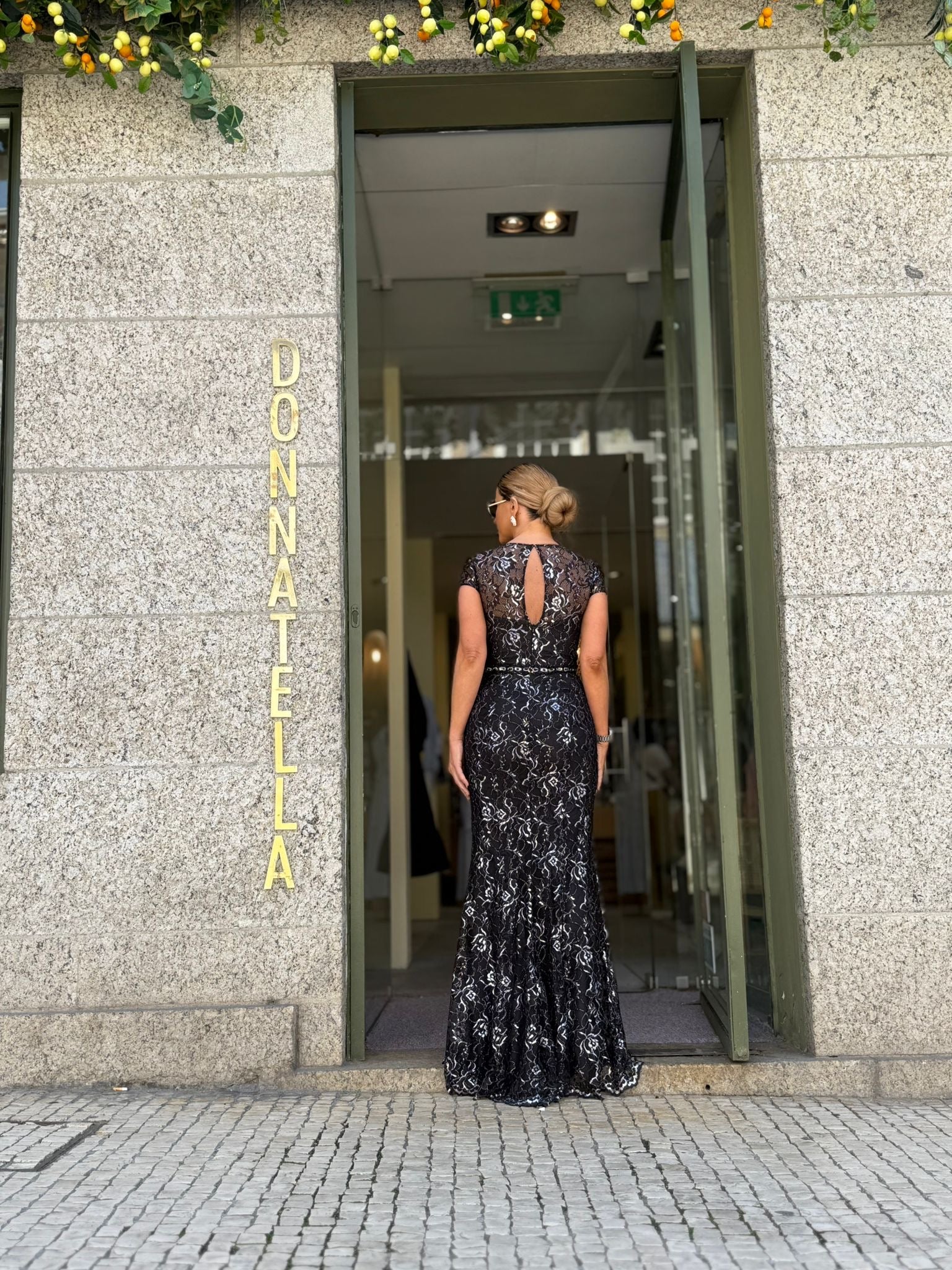 VESTIDO PRETO EM RENDA