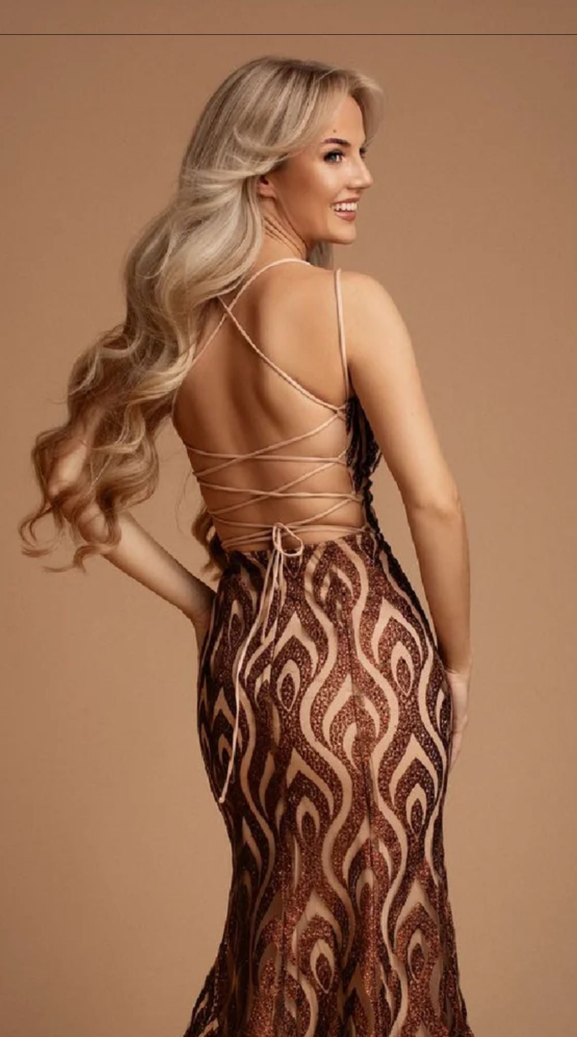 Vestido brilho em forma de chama