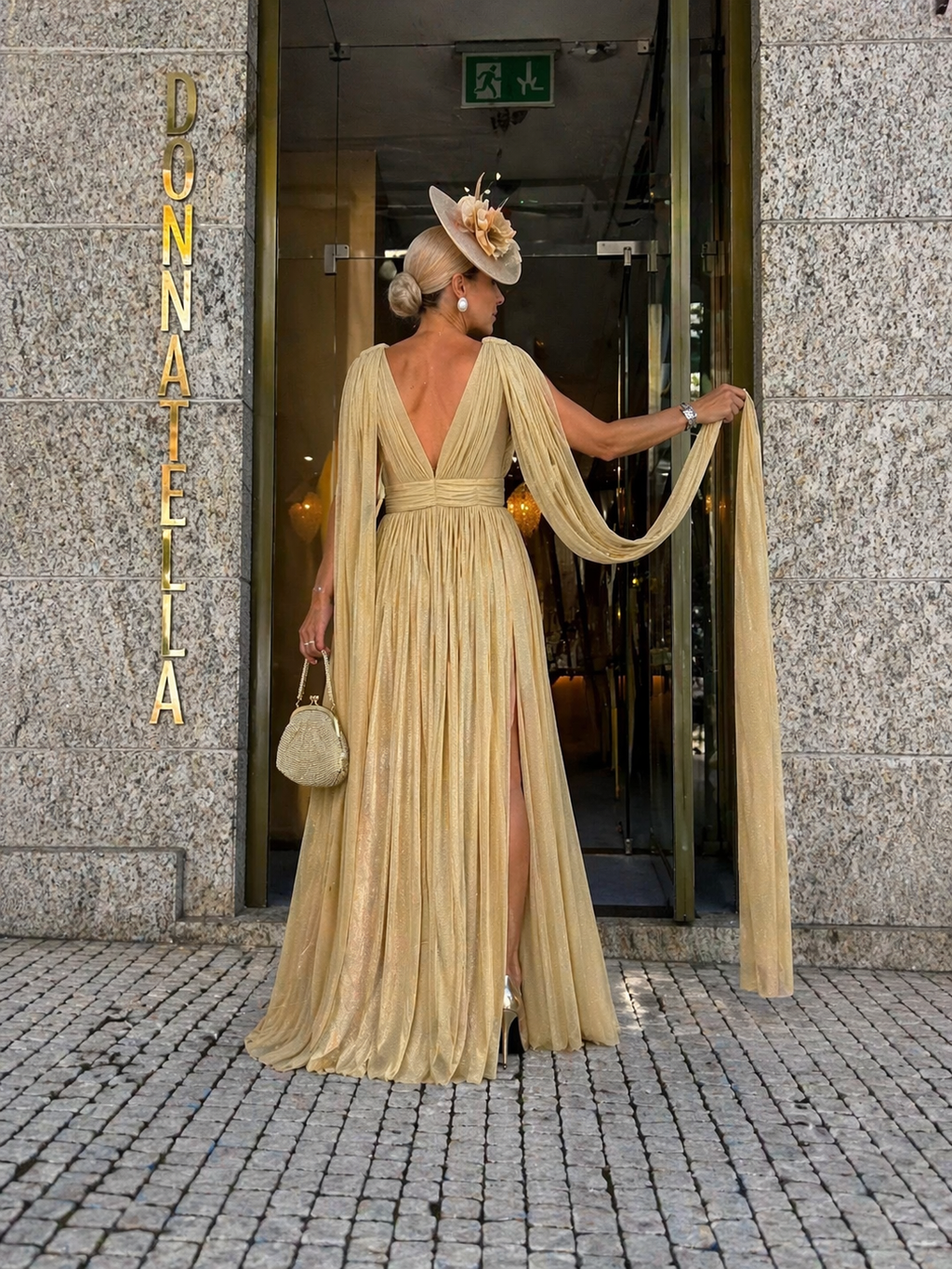 VESTIDO DOURADO BRILHANTE