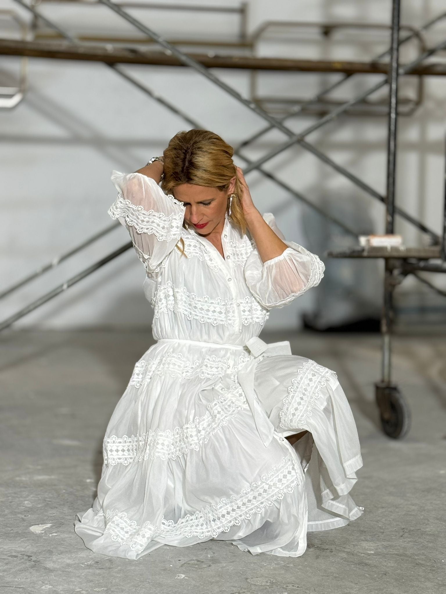 VESTIDO EM ORGANZA COM RENDA