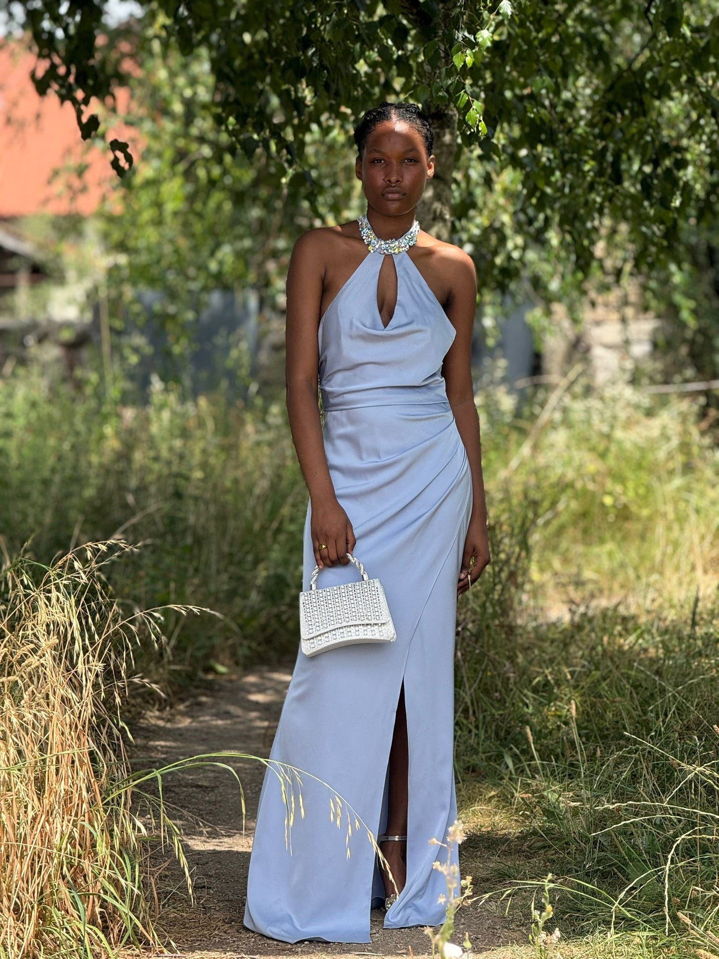 Vestido com gargantilha
