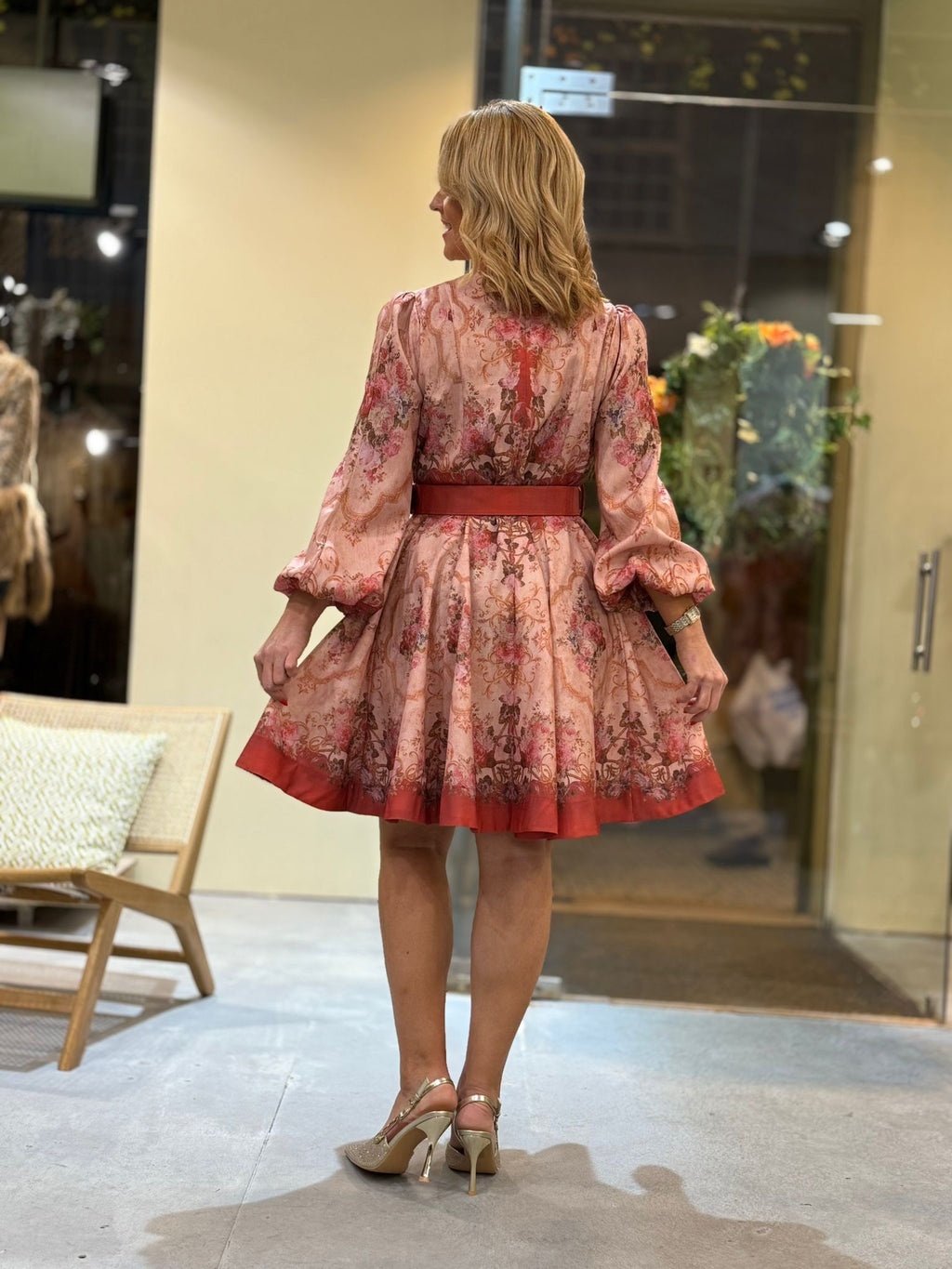 VESTIDO CURTO ESTAMPADO COM BOTÕES