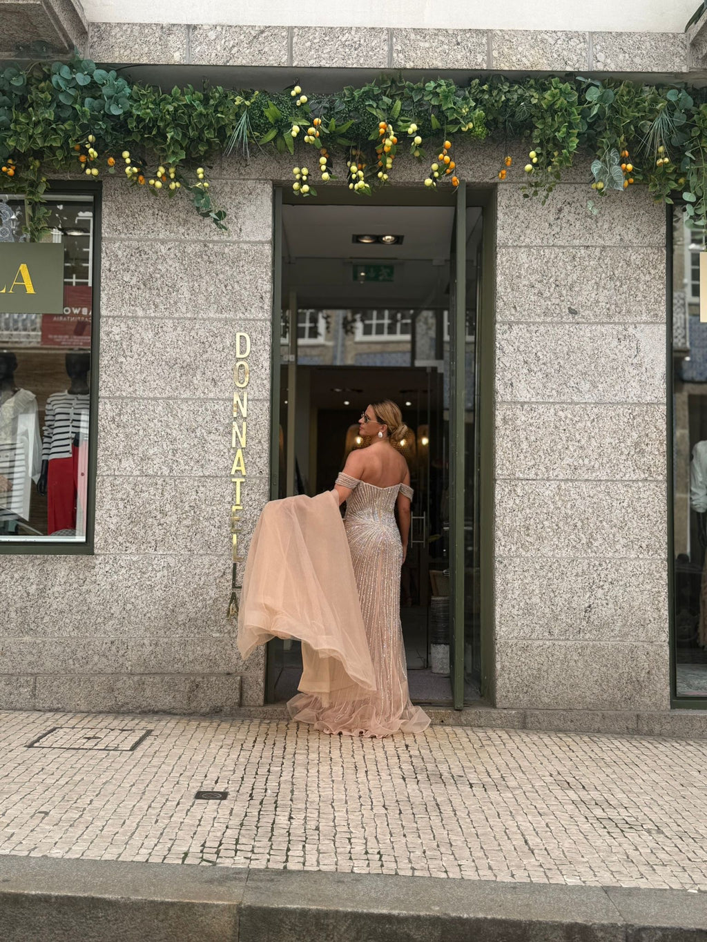 VESTIDO DOURADO ELEGANTE