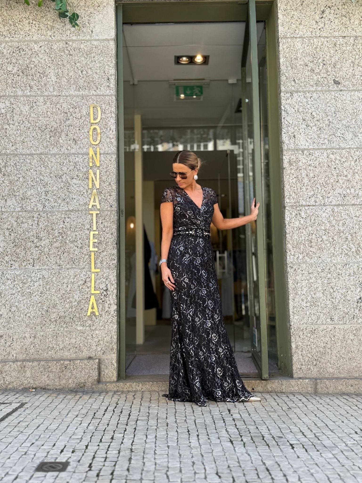VESTIDO PRETO EM RENDA