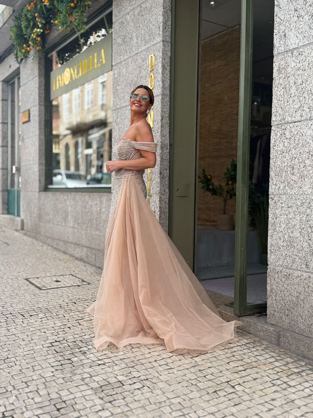 VESTIDO DOURADO ELEGANTE