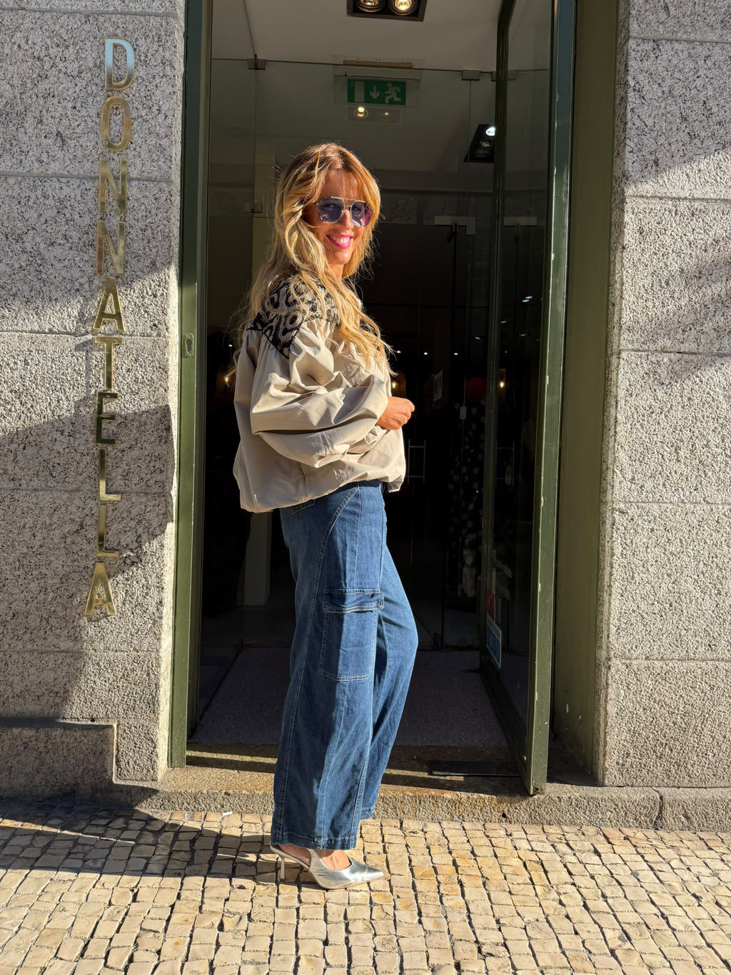 Casaco Oversized com Bordado Contrastante