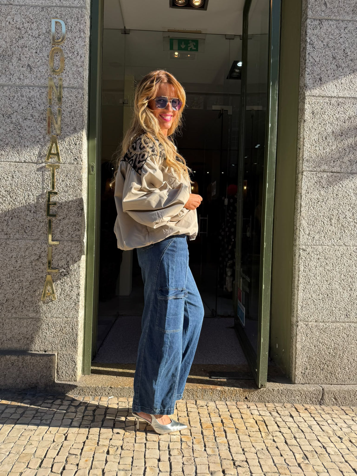 Casaco Oversized com Bordado Contrastante