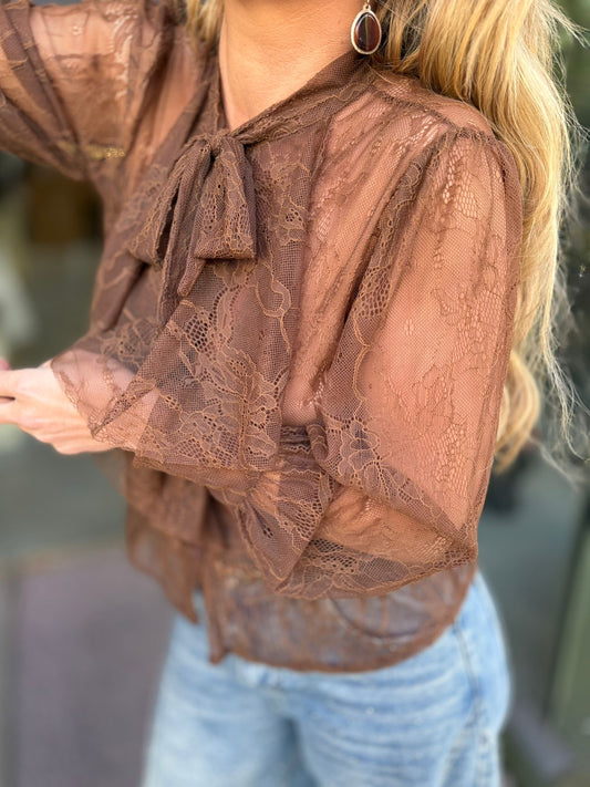 BLUSA DE RENDA