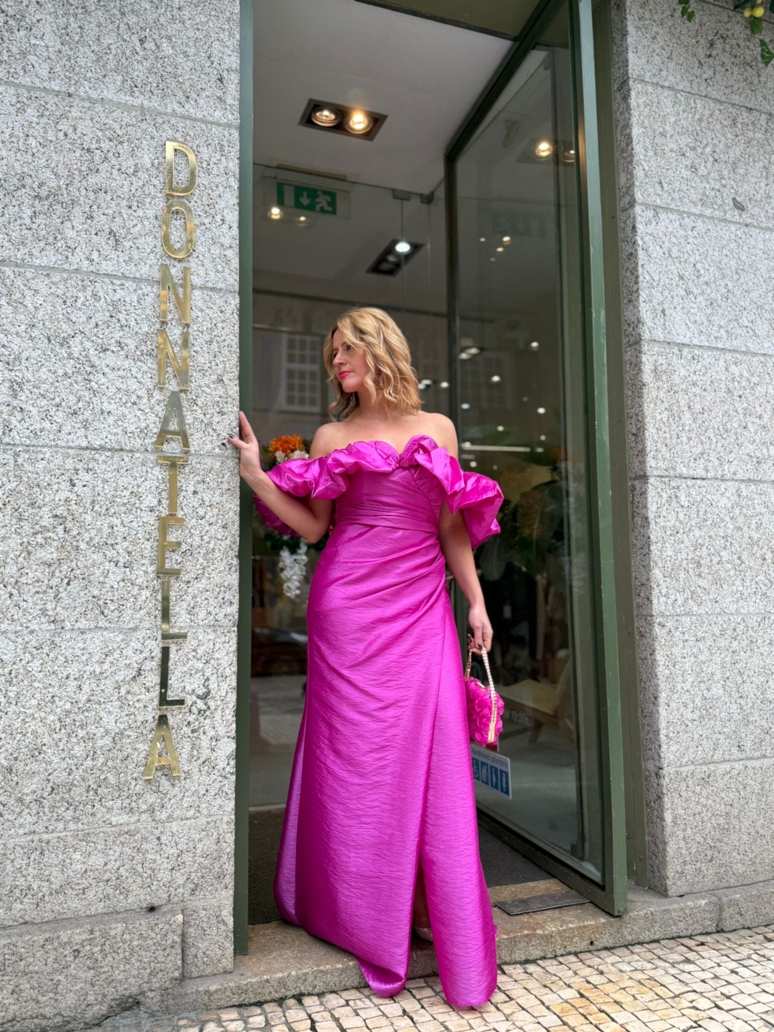 VESTIDO ROSA COM FOLHO