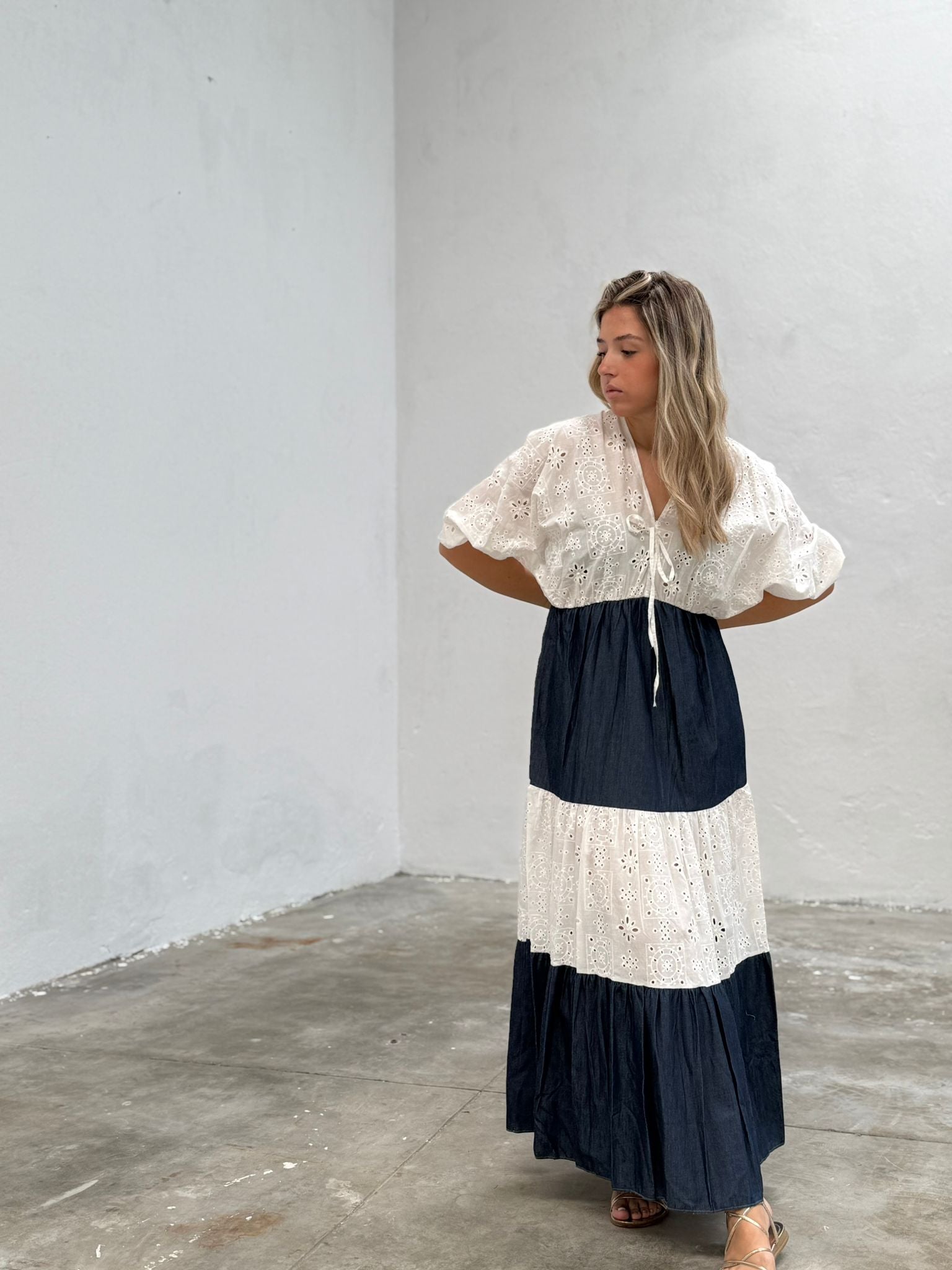 Vestido em ganga e bordado ingles