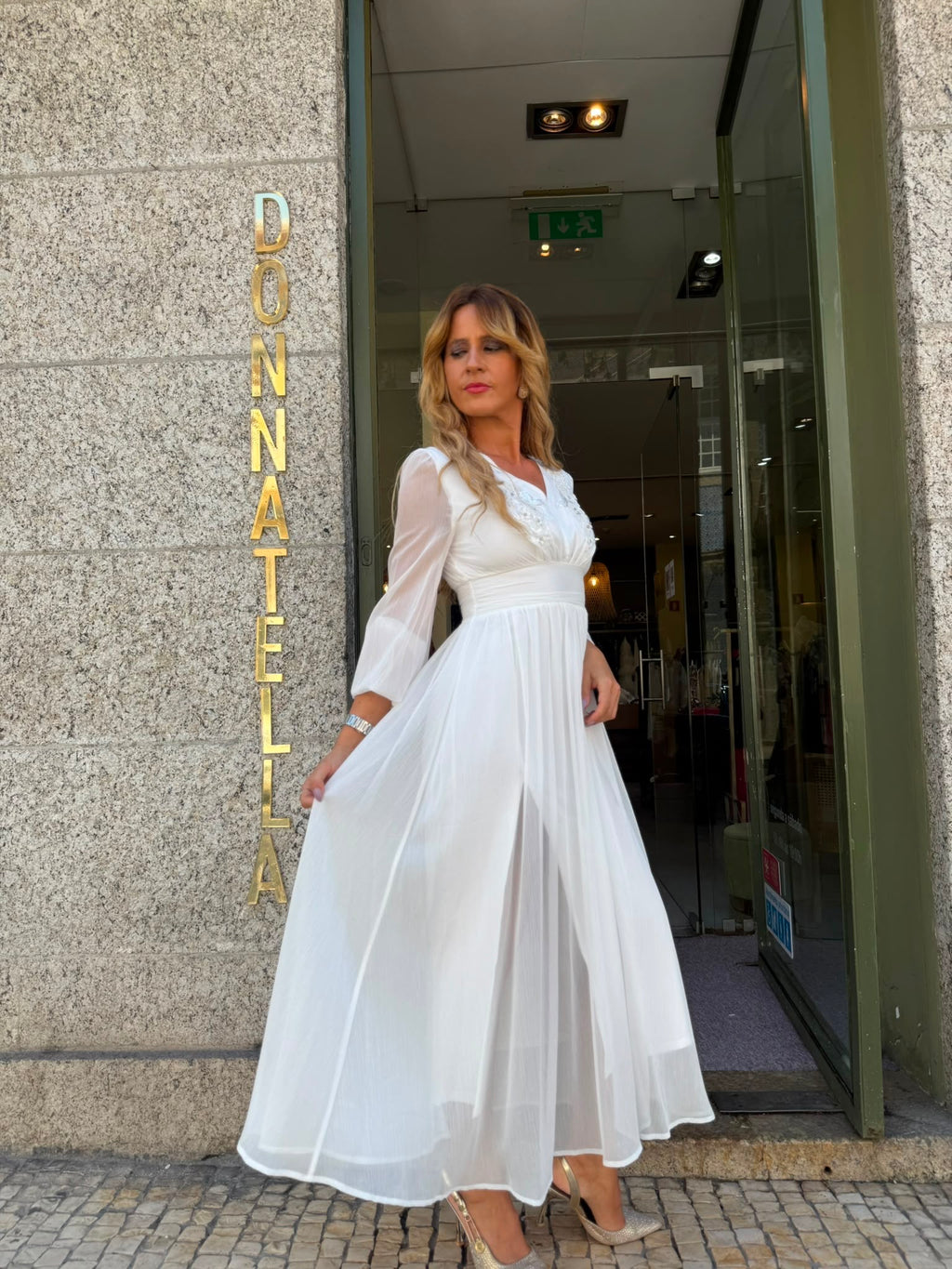 VESTIDO MIDI BRANCO EM CHIFFON