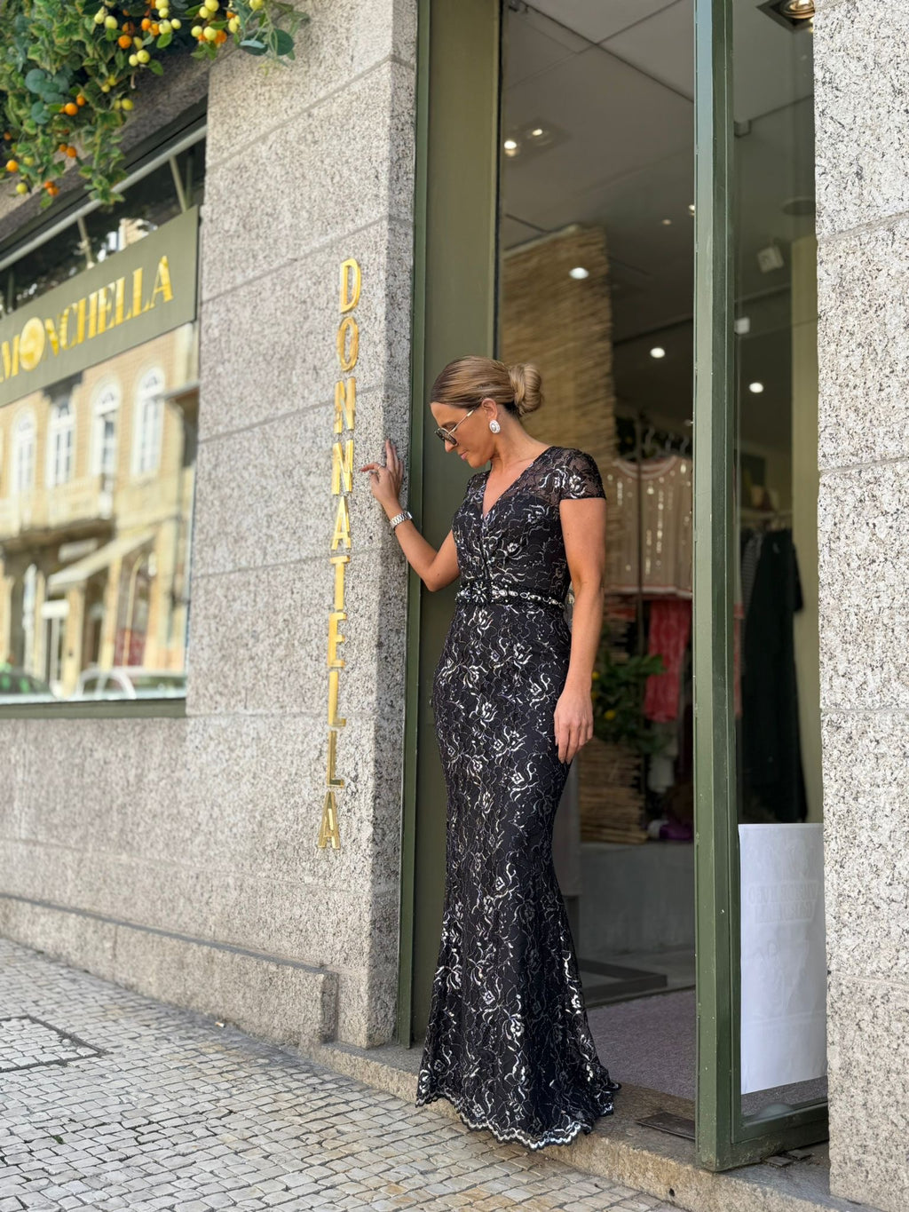 VESTIDO PRETO EM RENDA