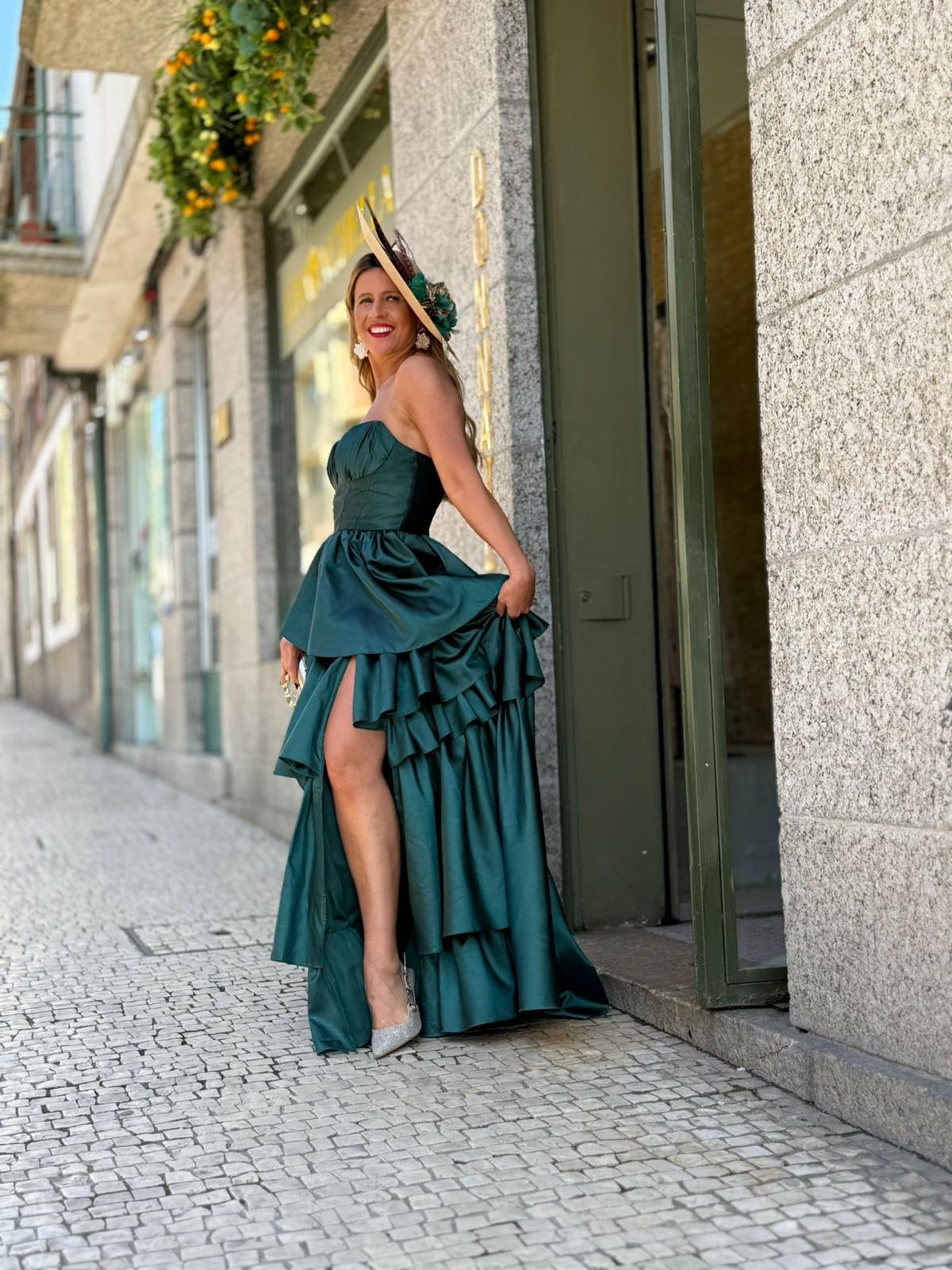 VESTIDO VERDE COM FOLHOS