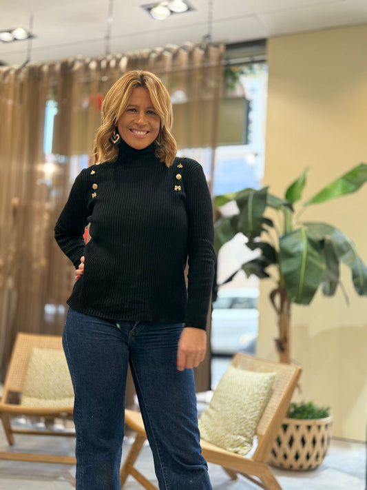 MALHA PRETA COM BOTÔES DOURADOS