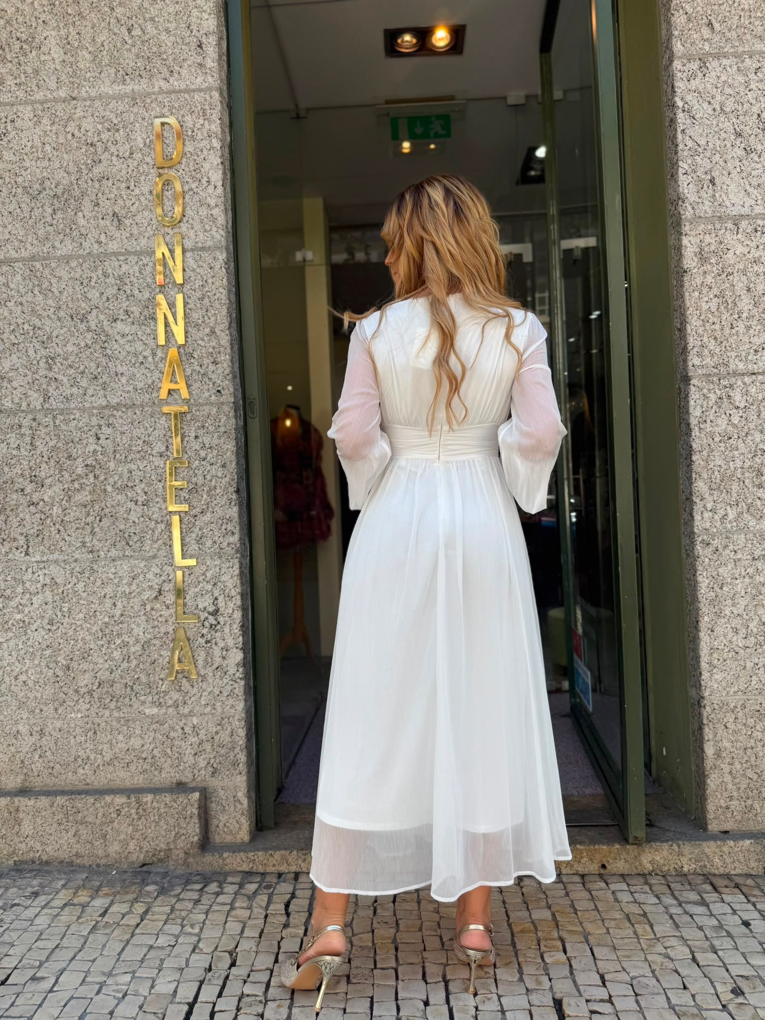 VESTIDO MIDI BRANCO EM CHIFFON