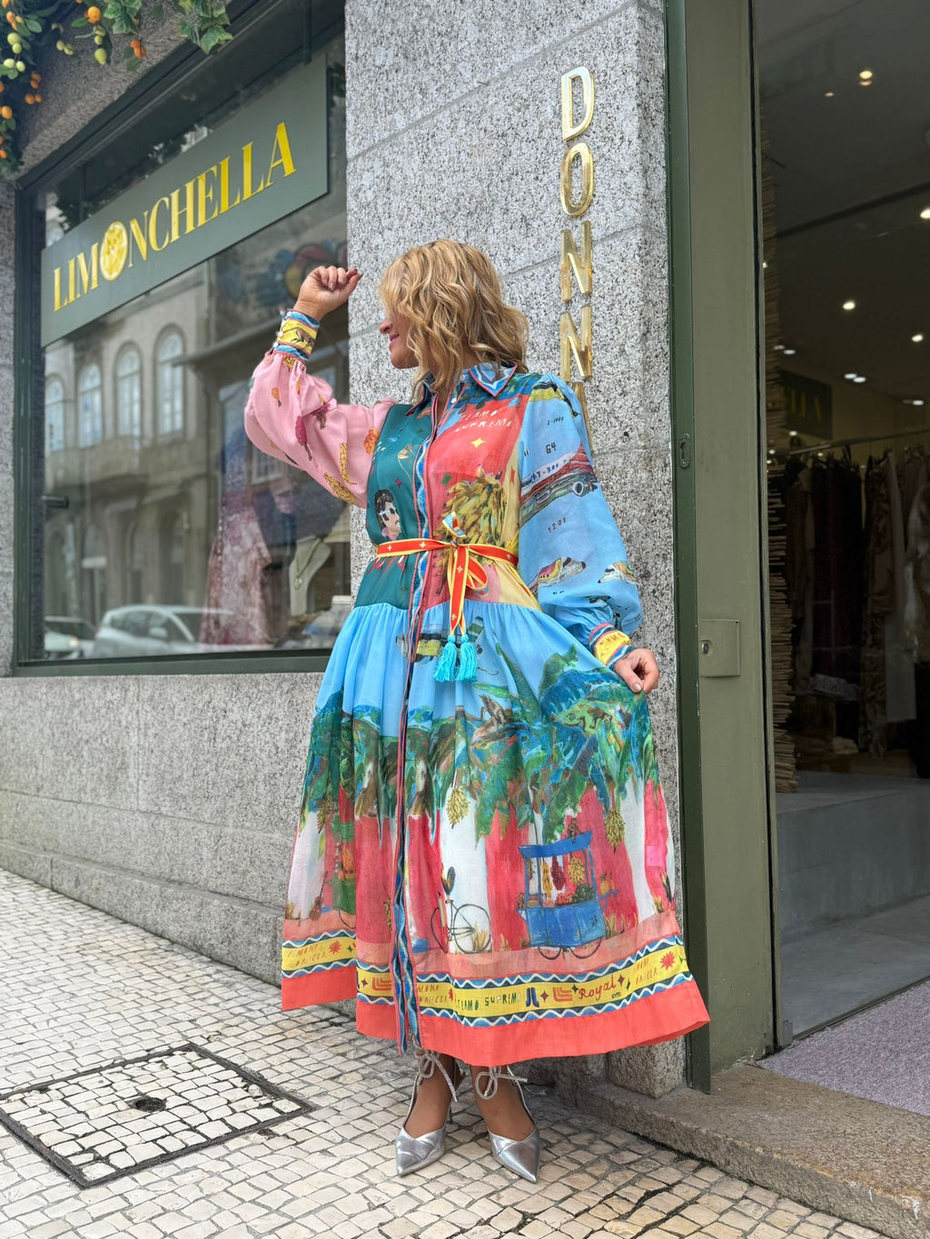 VESTIDO ESTAMPADO COM CINTO