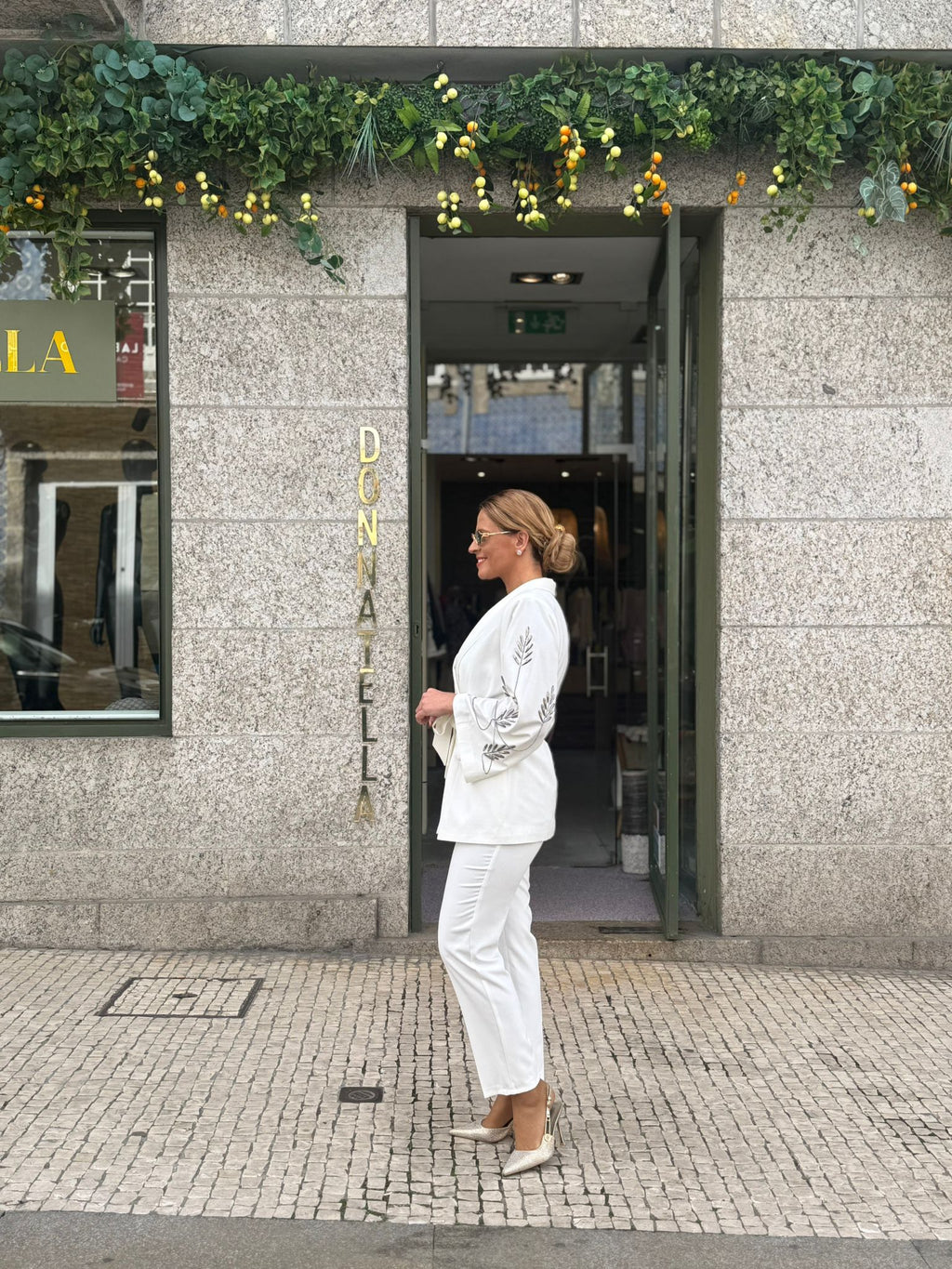 CONJUNTO BRANCO DETALHADO