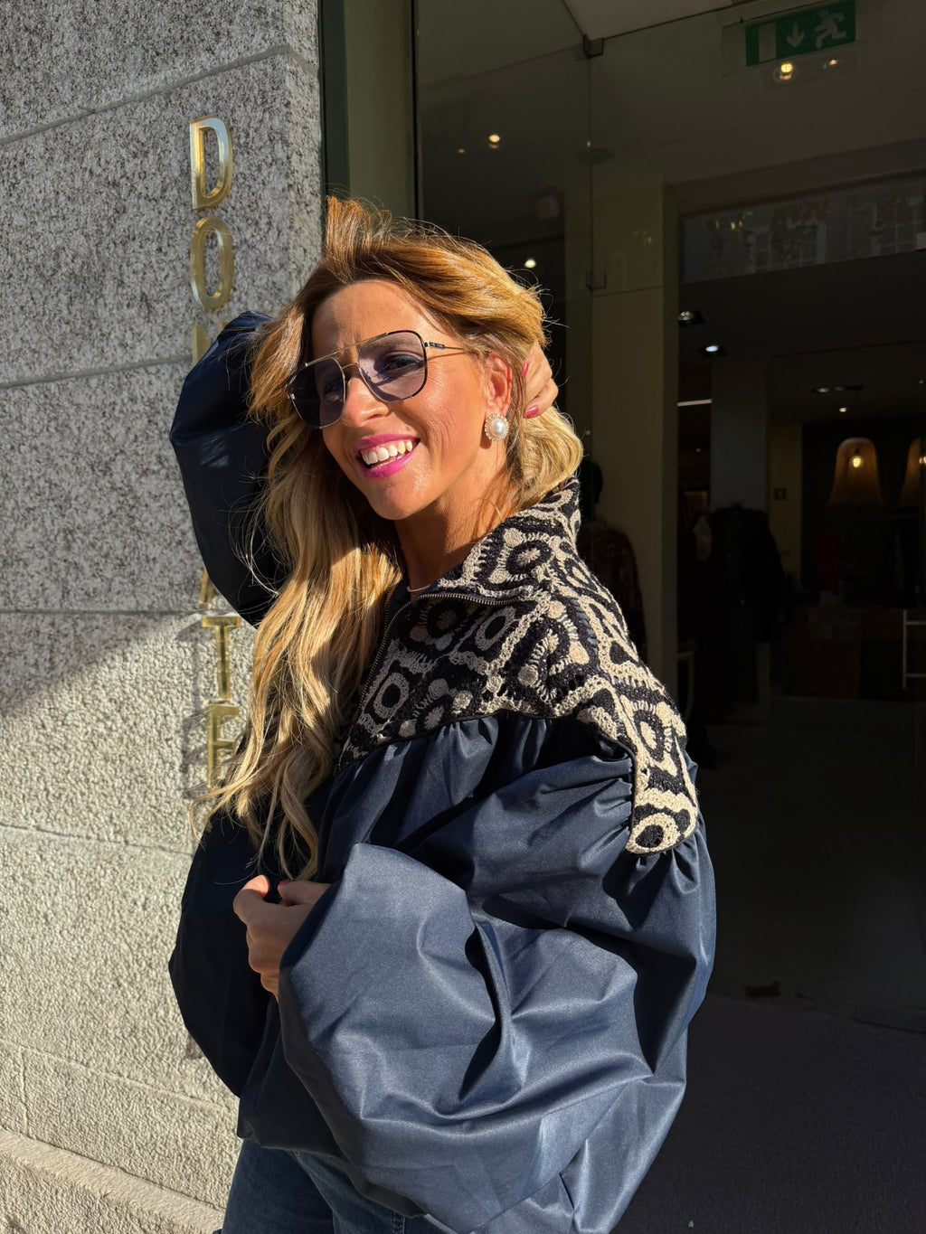 Casaco Oversized com Bordado Contrastante