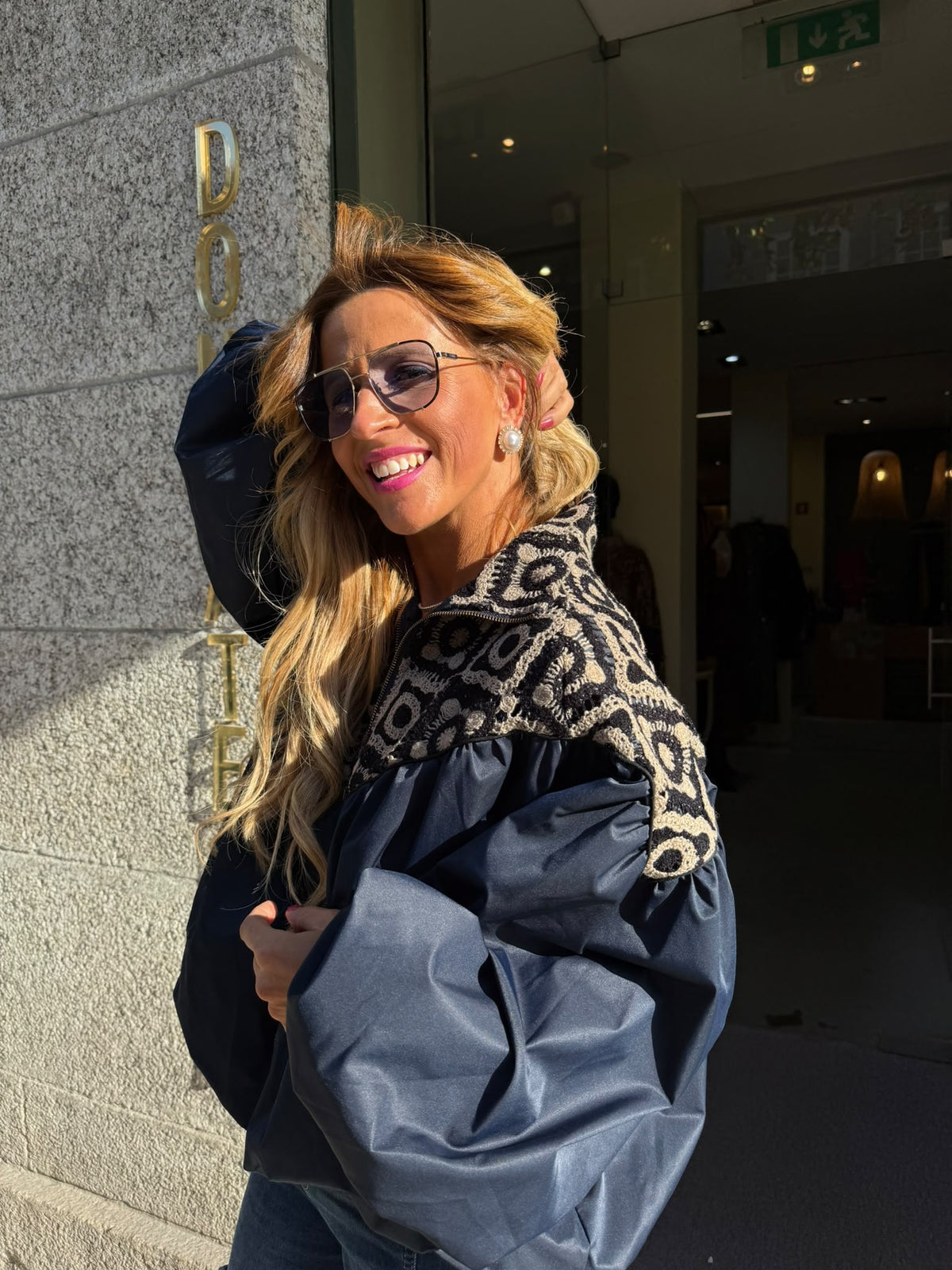 Casaco Oversized com Bordado Contrastante