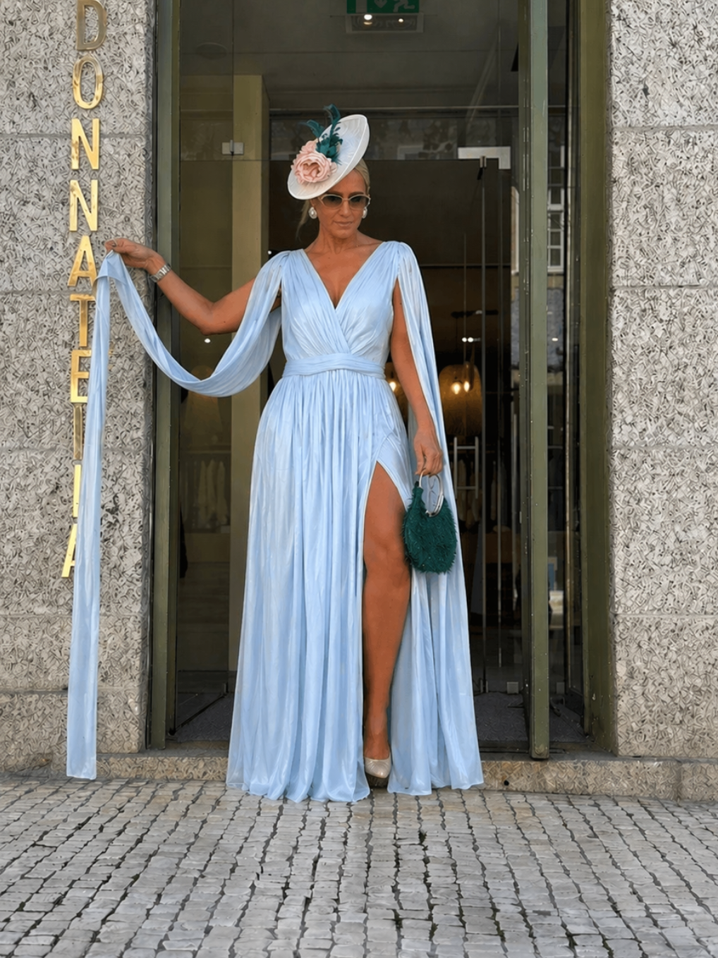 VESTIDO AZUL BEBÉ COM CAPA