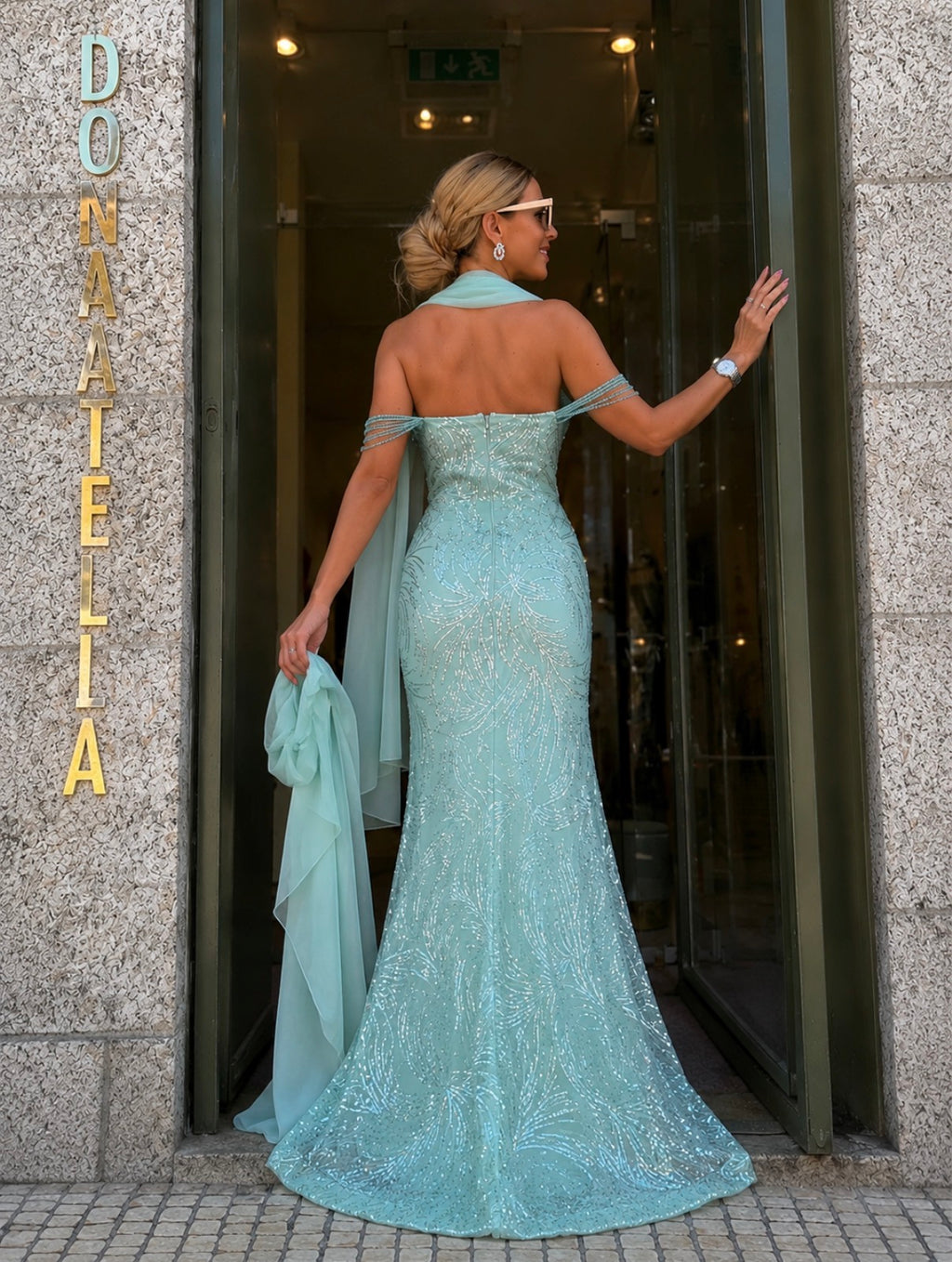 VESTIDO COM PLUMAS