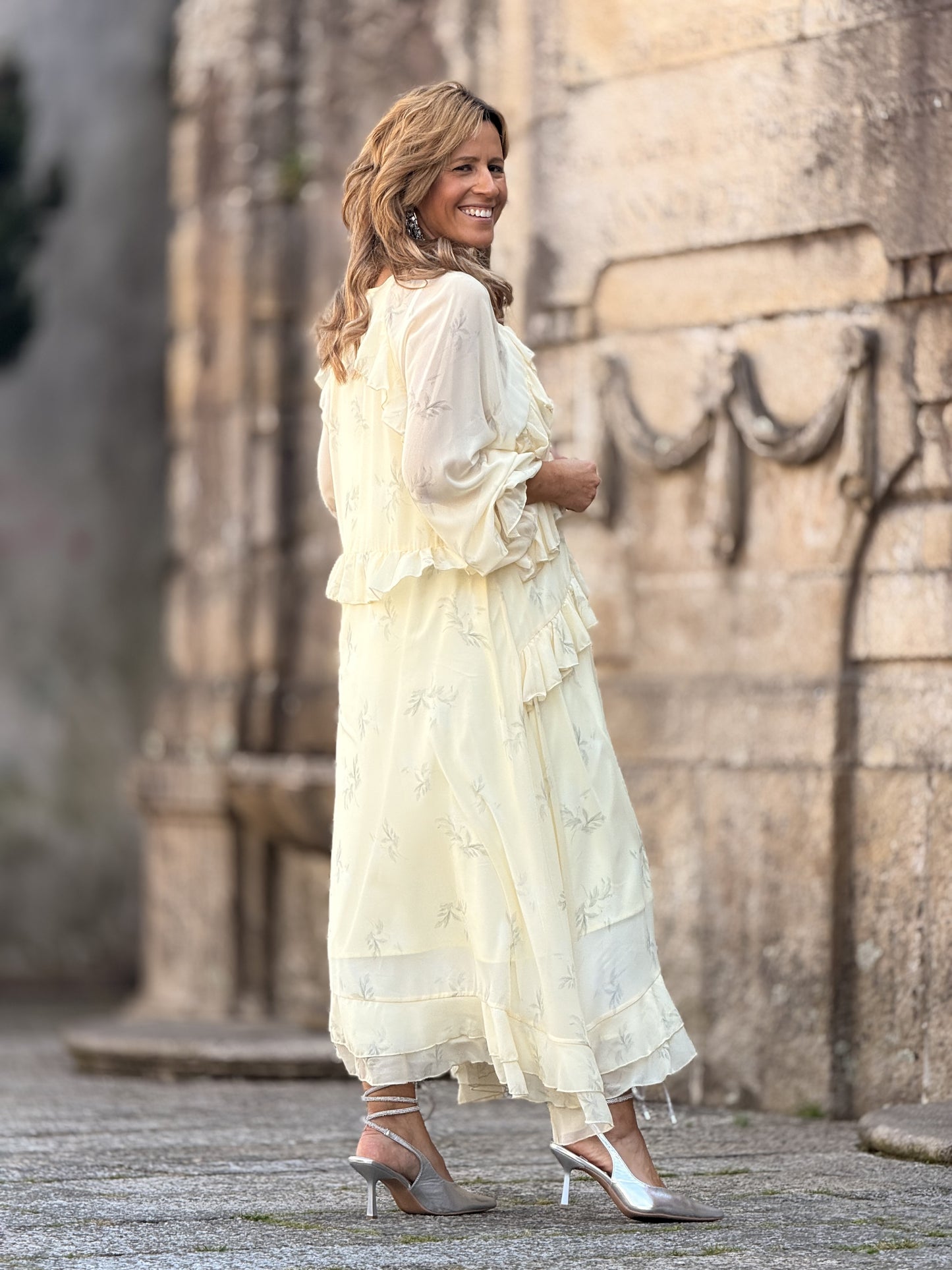 Vestido folhos