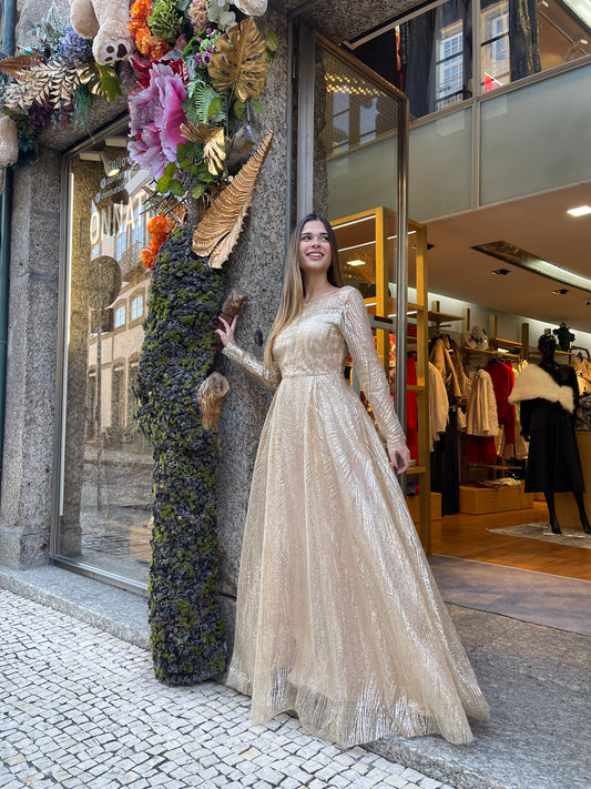 Vestido brilho e tule