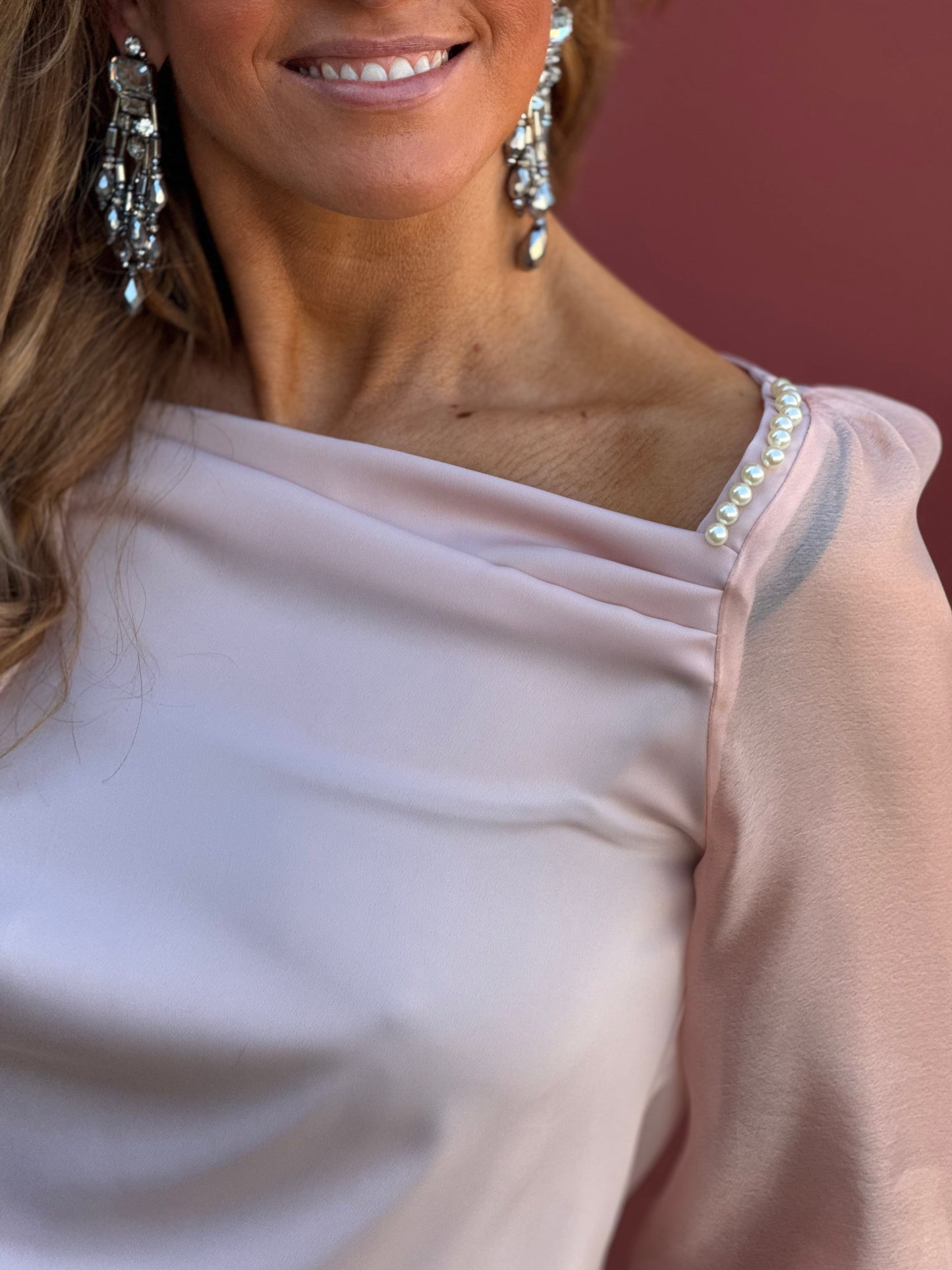 Blusa pérola e transparência