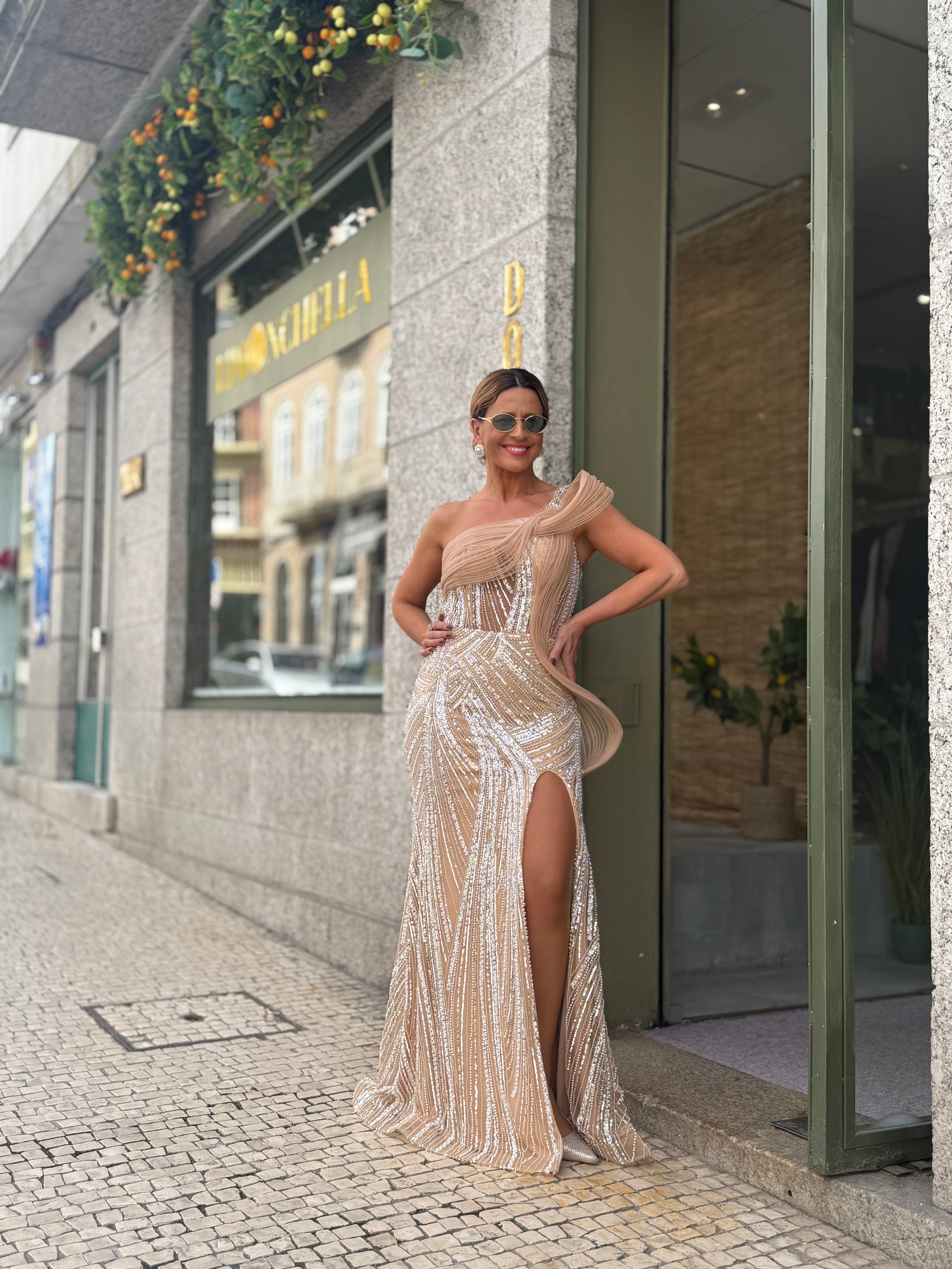 VESTIDO GLAMOUR BEGE